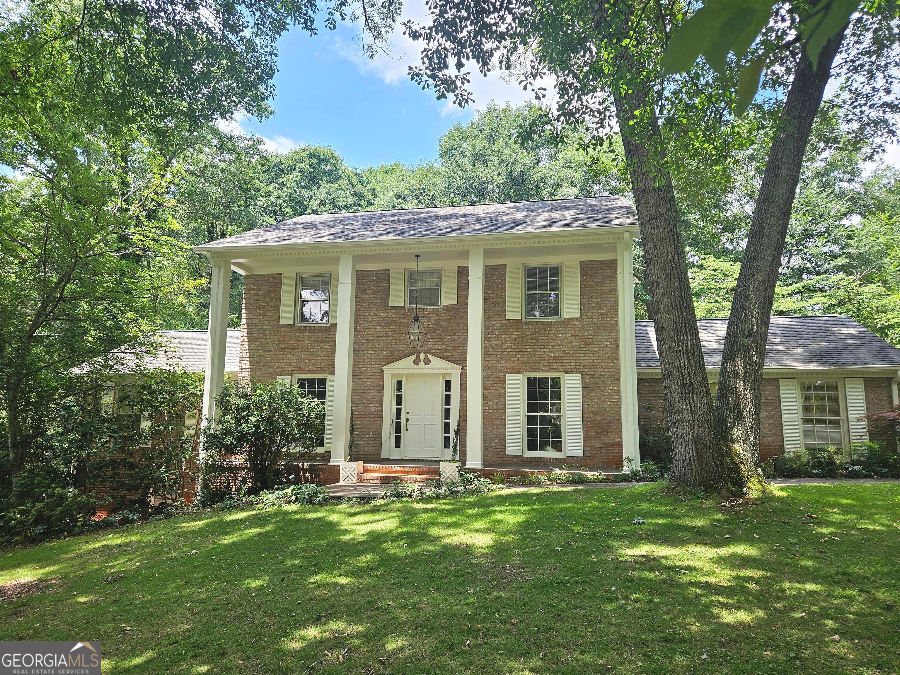 615 Kings Road Property Photo 1