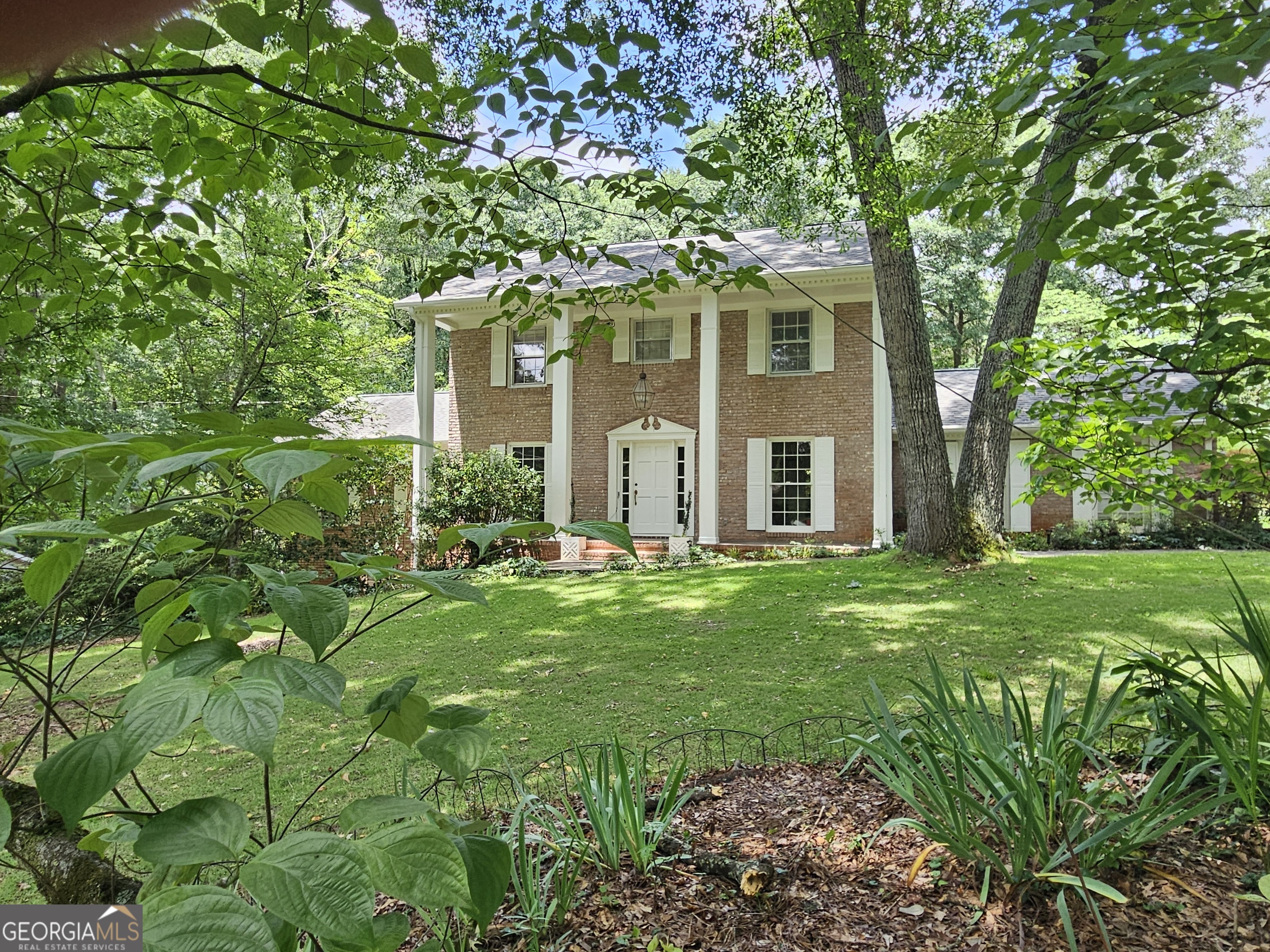 615 Kings Road Property Photo 4
