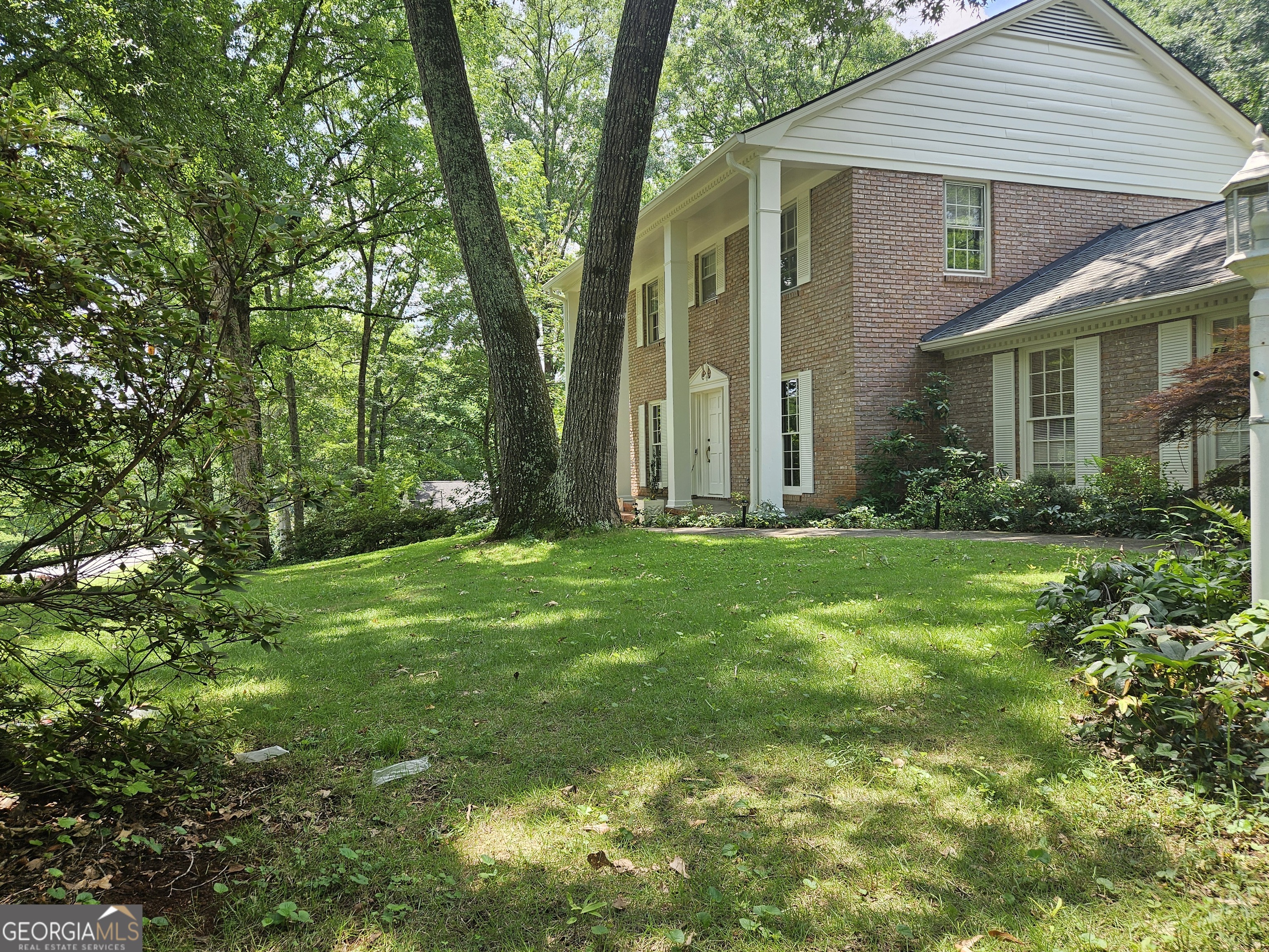 615 Kings Road Property Photo 5