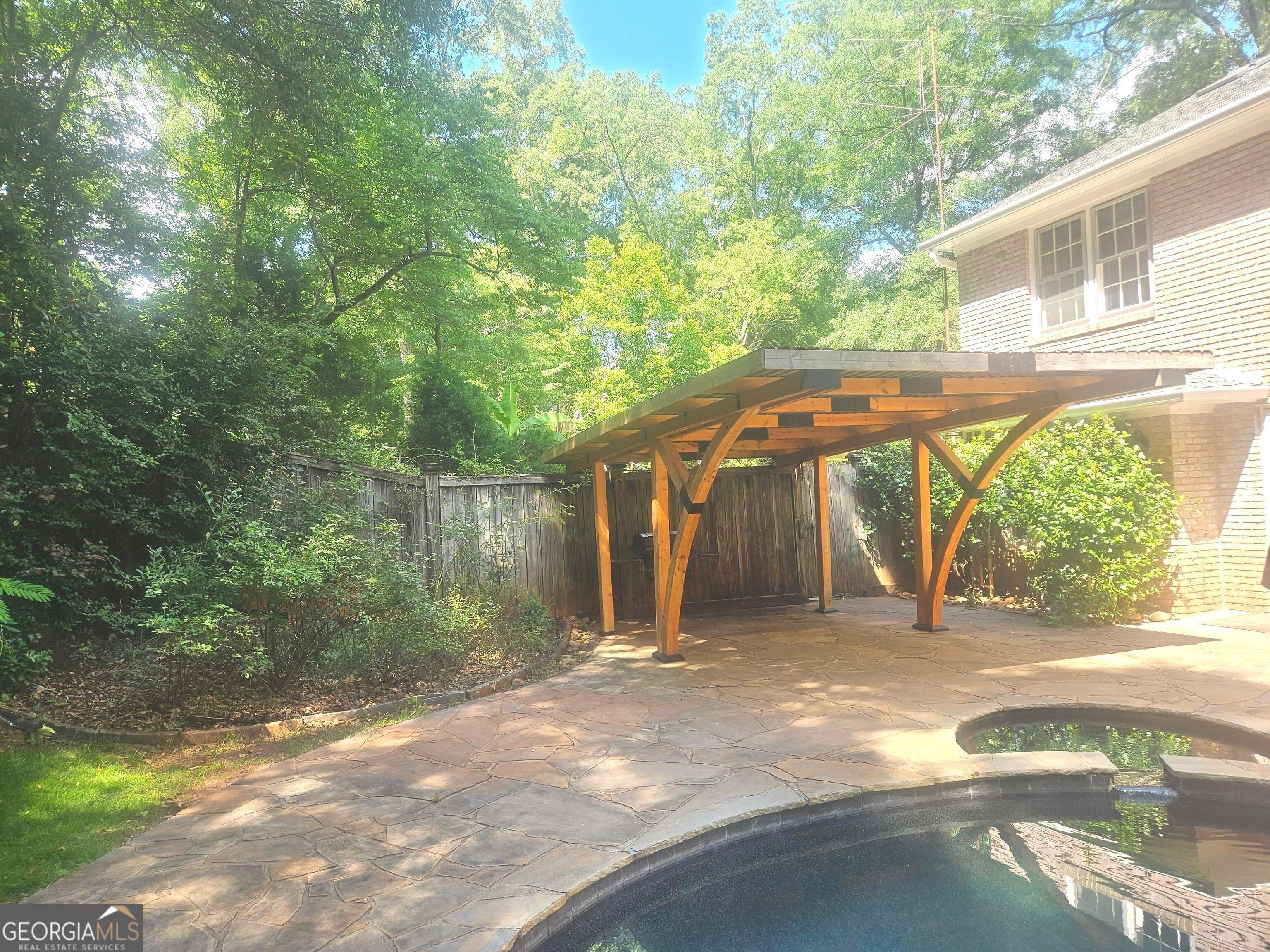 615 Kings Road Property Photo 10