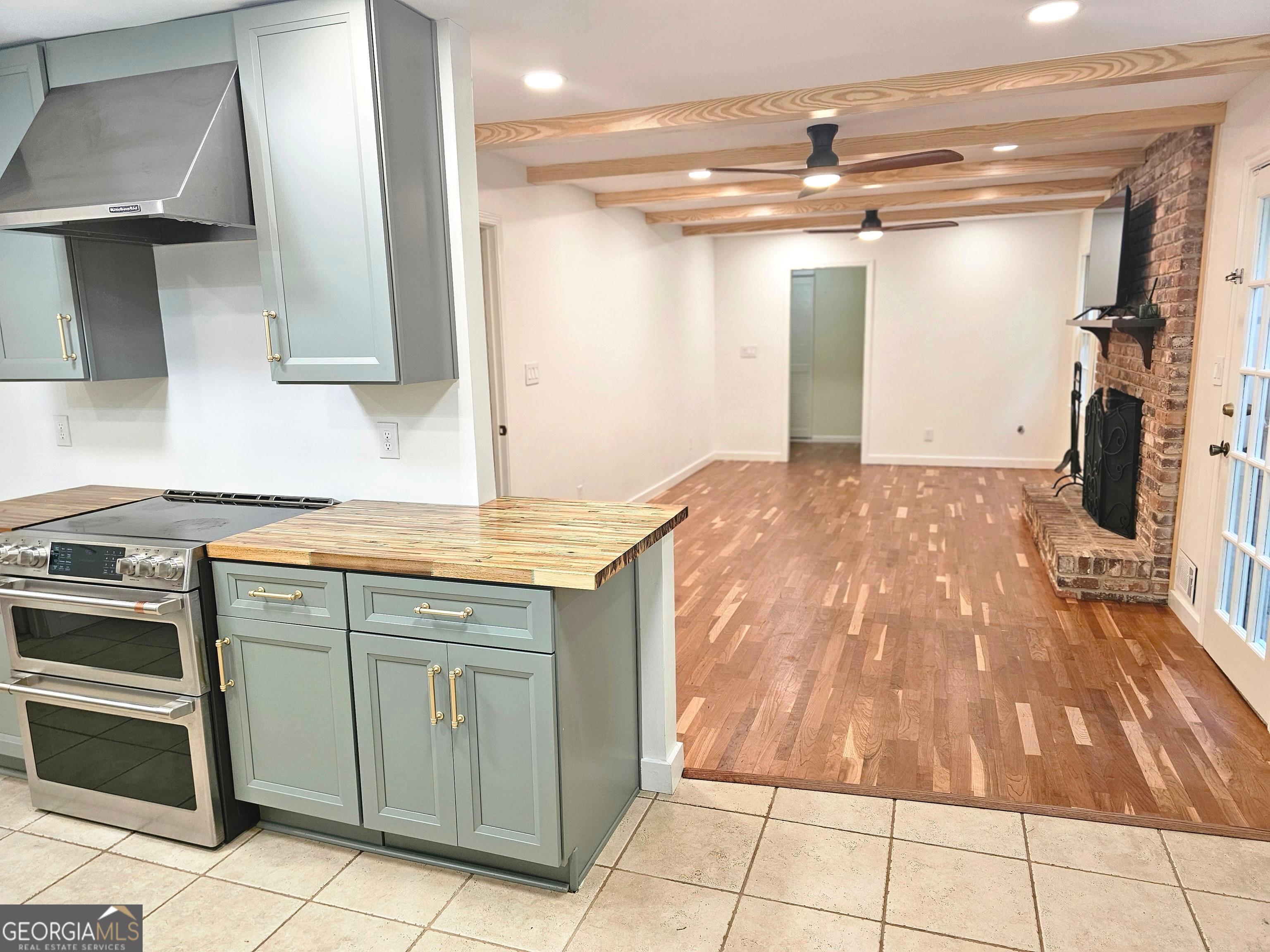615 Kings Road Property Photo 13