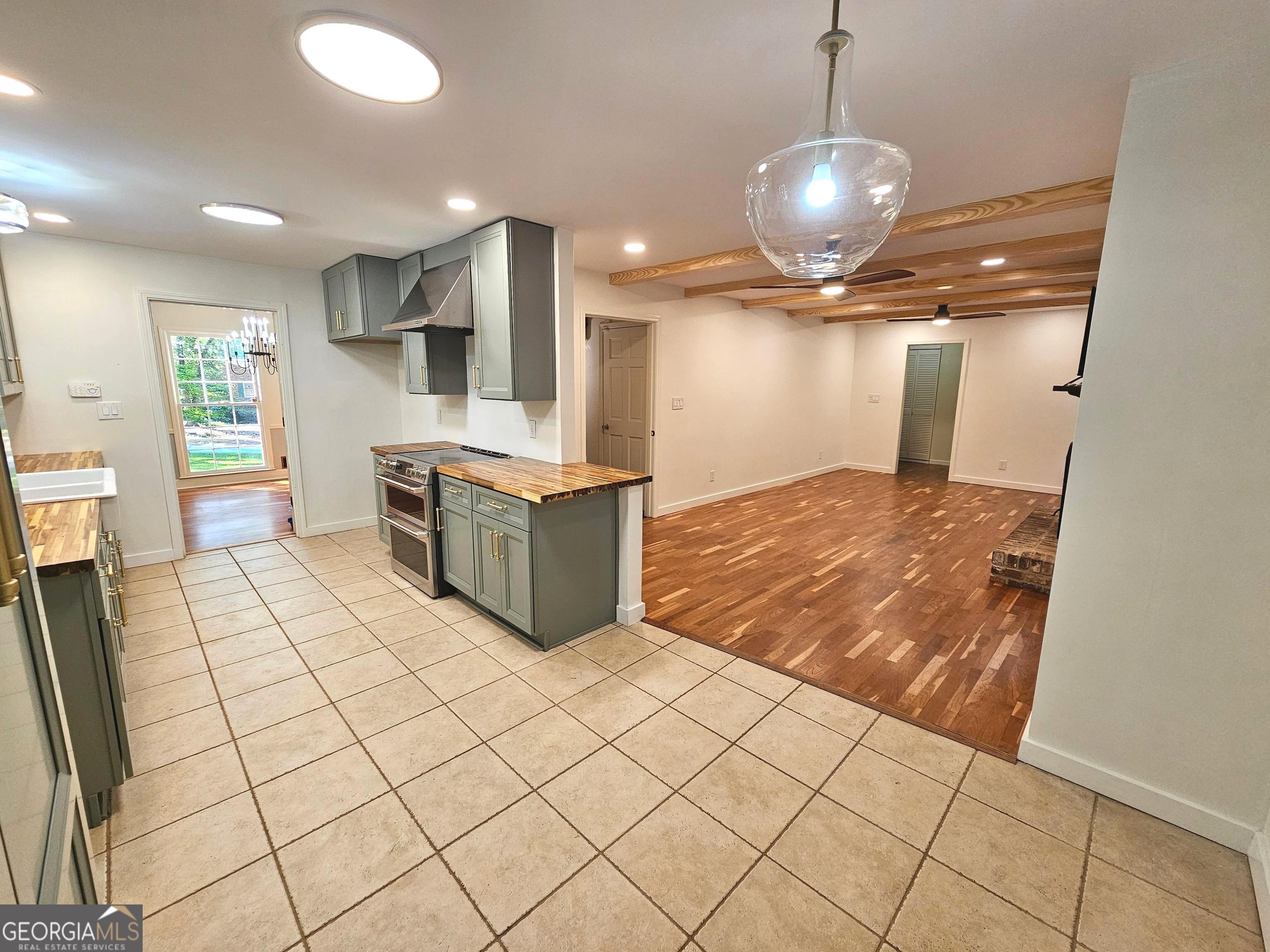 615 Kings Road Property Photo 15