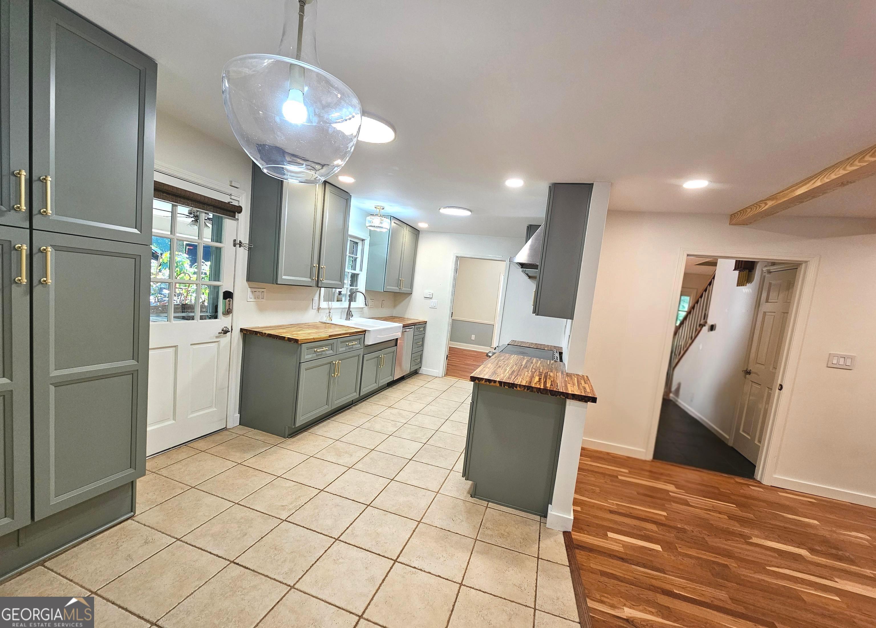 615 Kings Road Property Photo 16