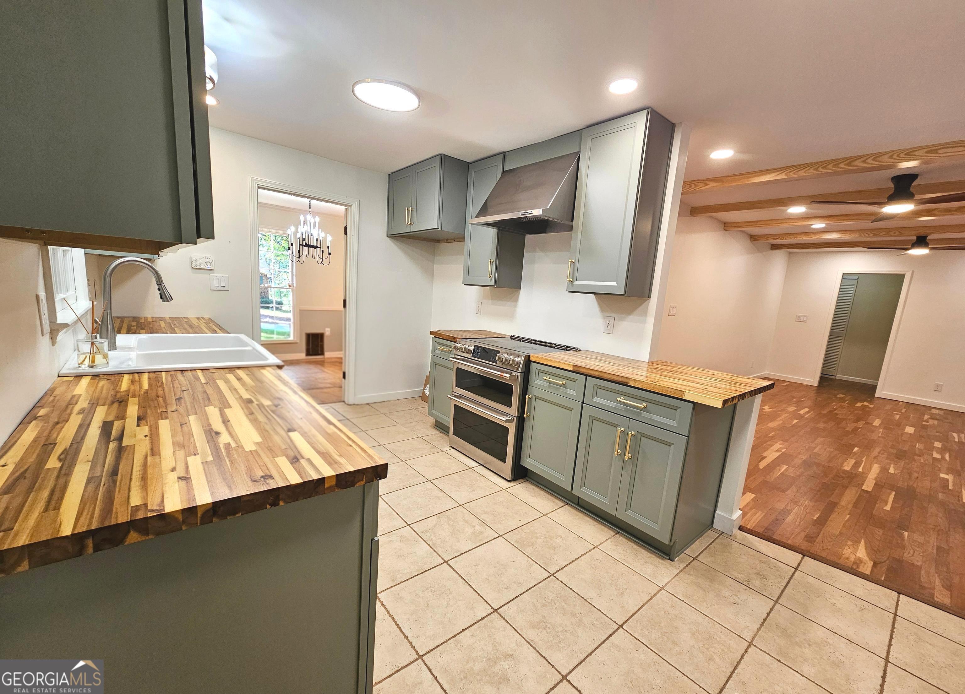 615 Kings Road Property Photo 17