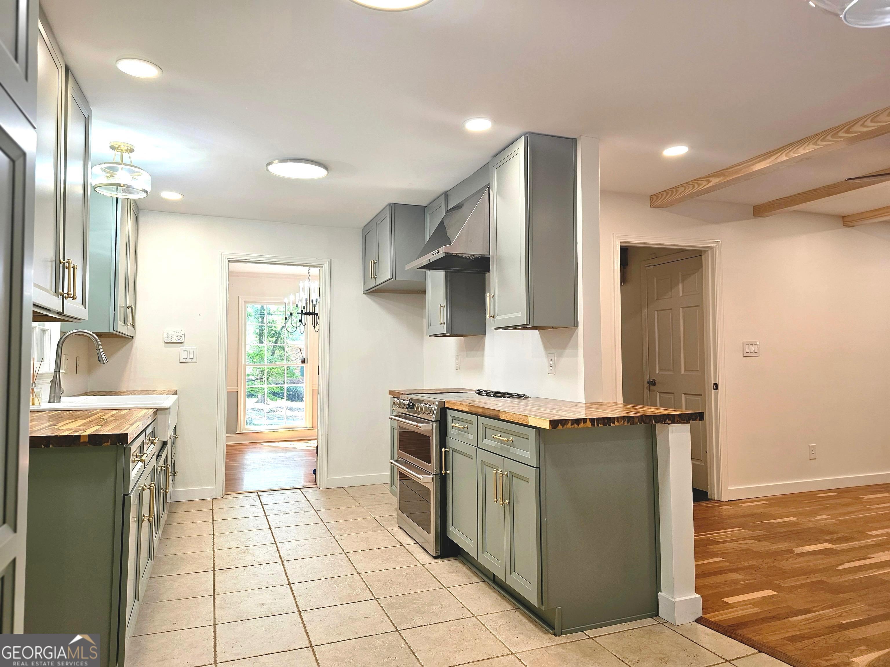 615 Kings Road Property Photo 18