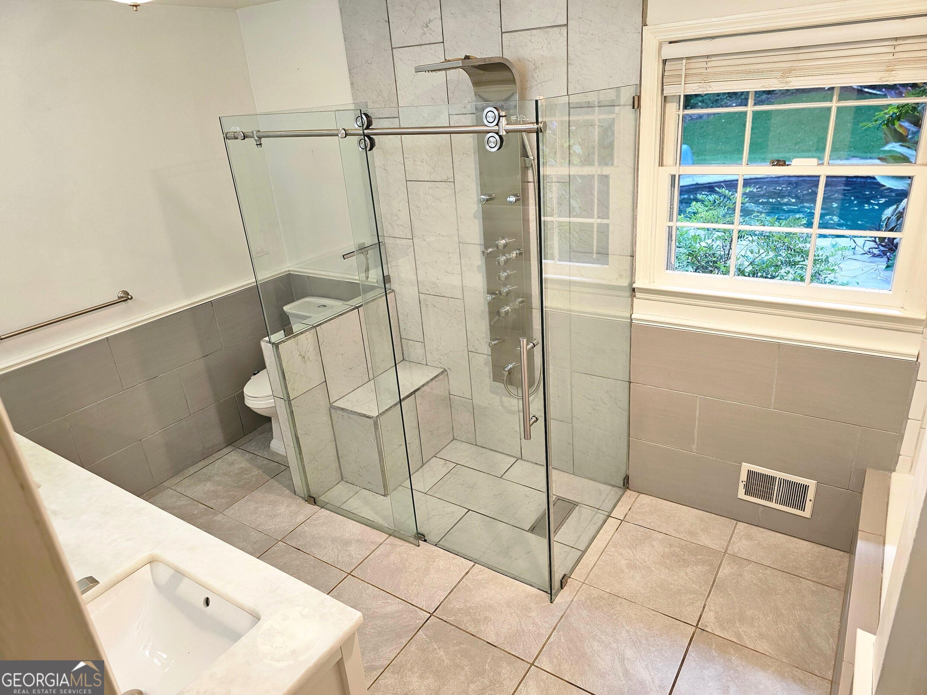 615 Kings Road Property Photo 23