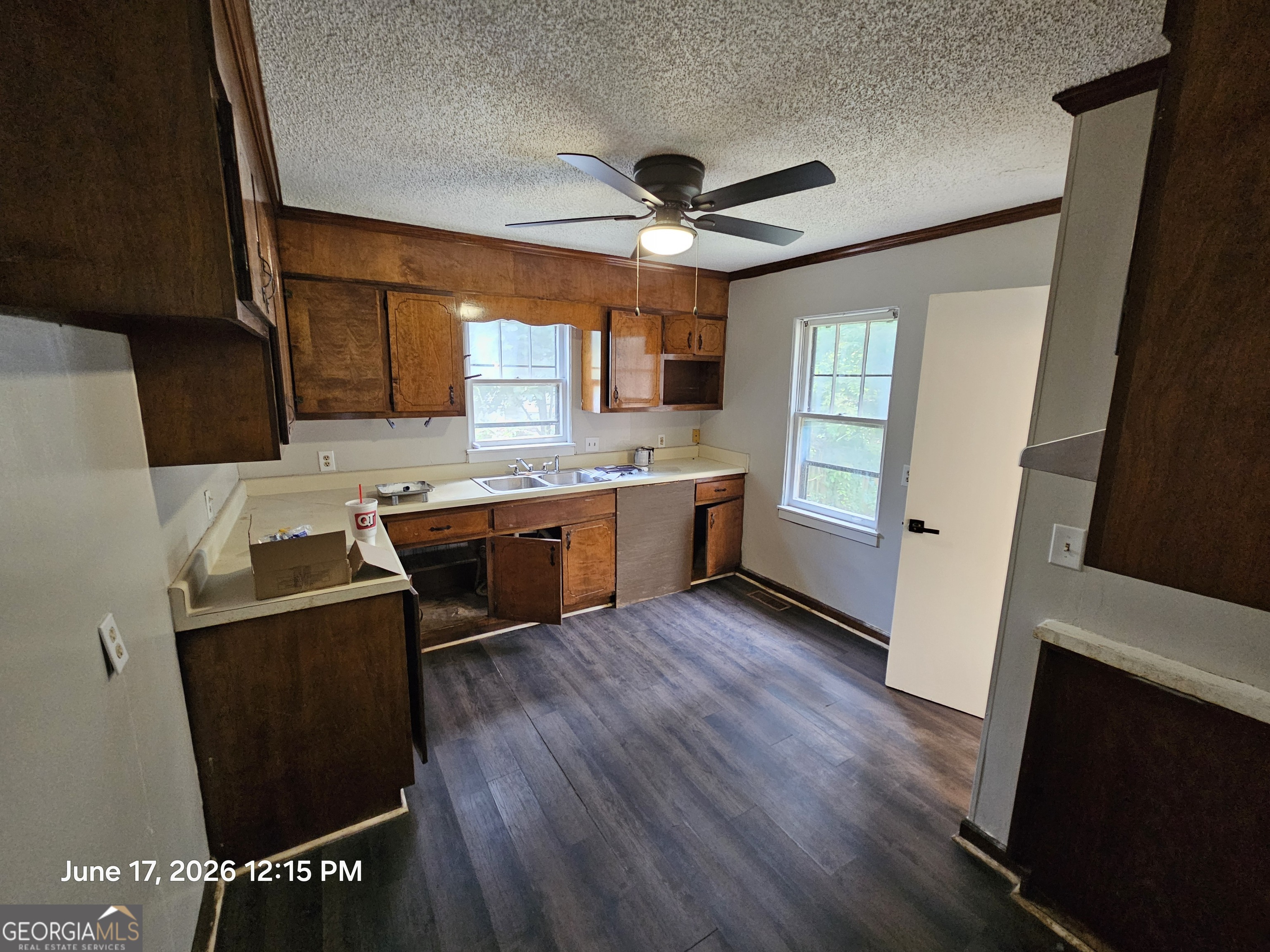 989 Curry Place Property Photo 4