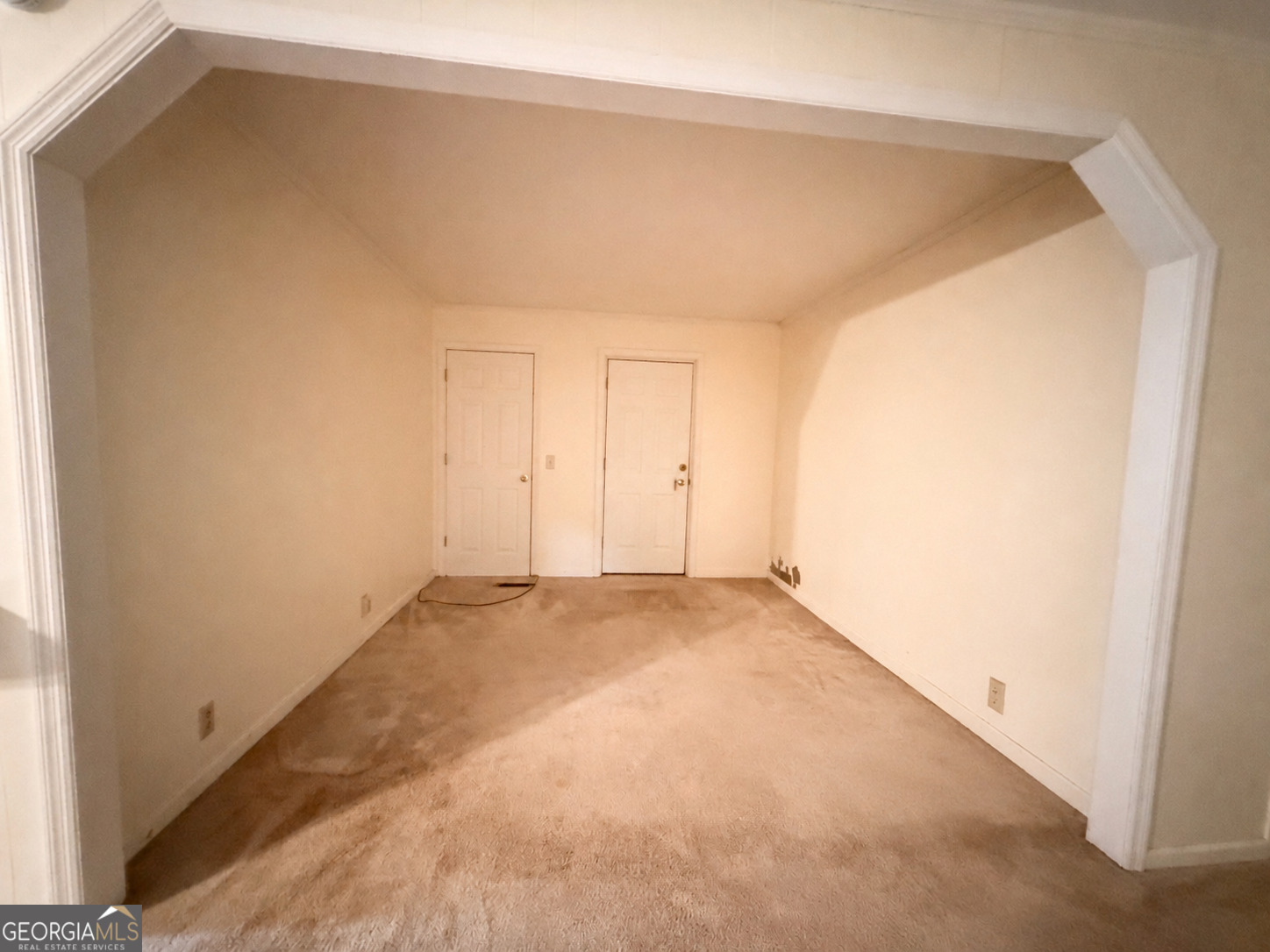 737 W College Street Property Photo 7