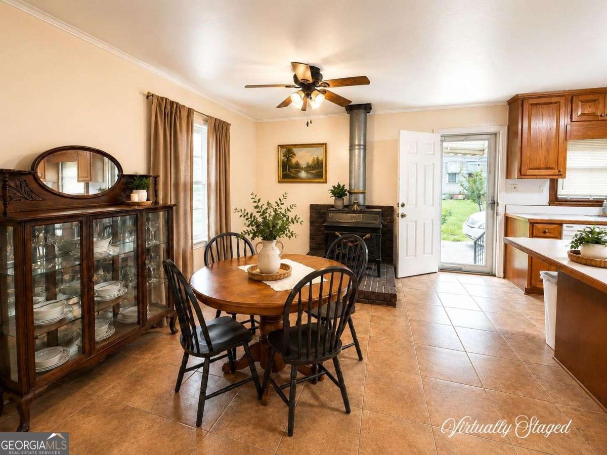 737 W College Street Property Photo 11