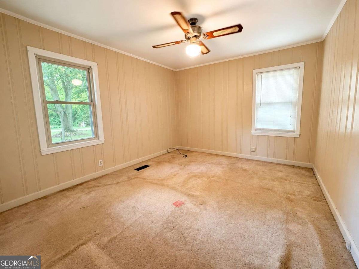 737 W College Street Property Photo 12