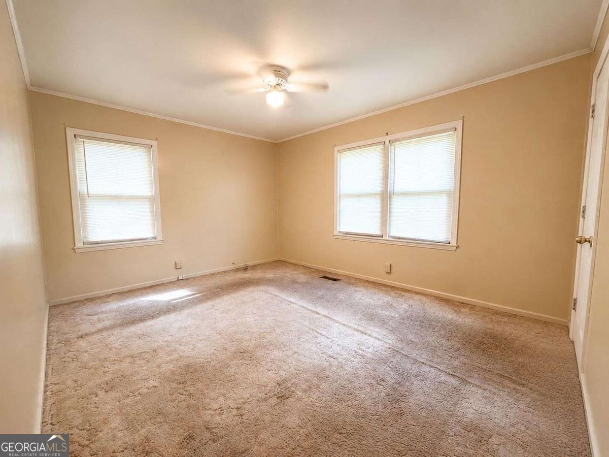 737 W College Street Property Photo 15