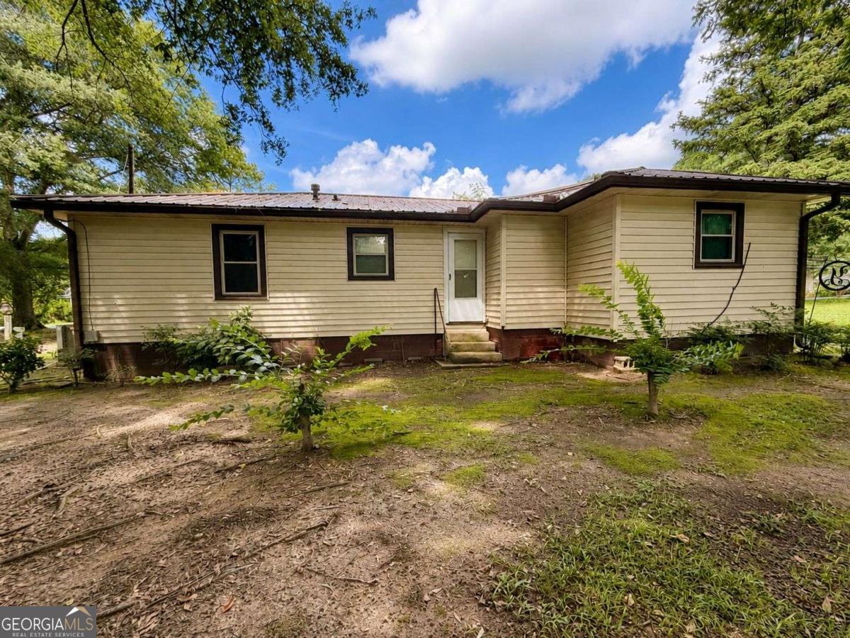 737 W College Street Property Photo 19