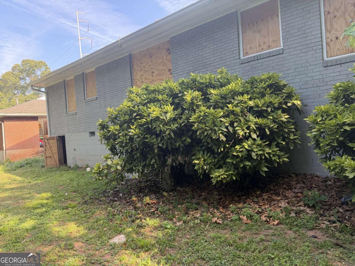 4881 Glenwood Road Property Photo 2
