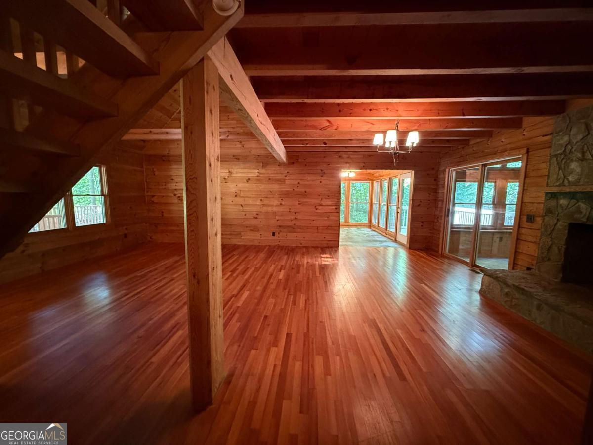 2405 Mountain Road Property Photo 4