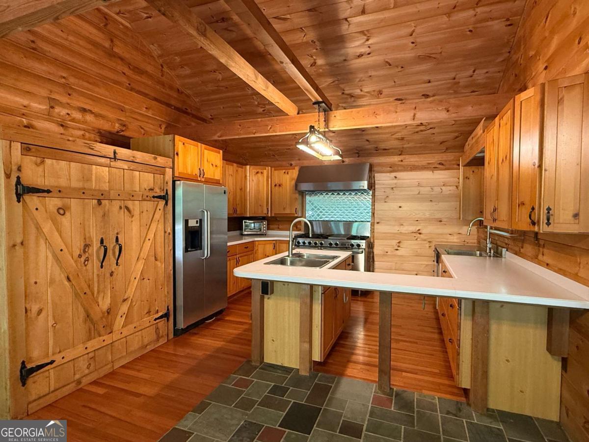 2405 Mountain Road Property Photo 6