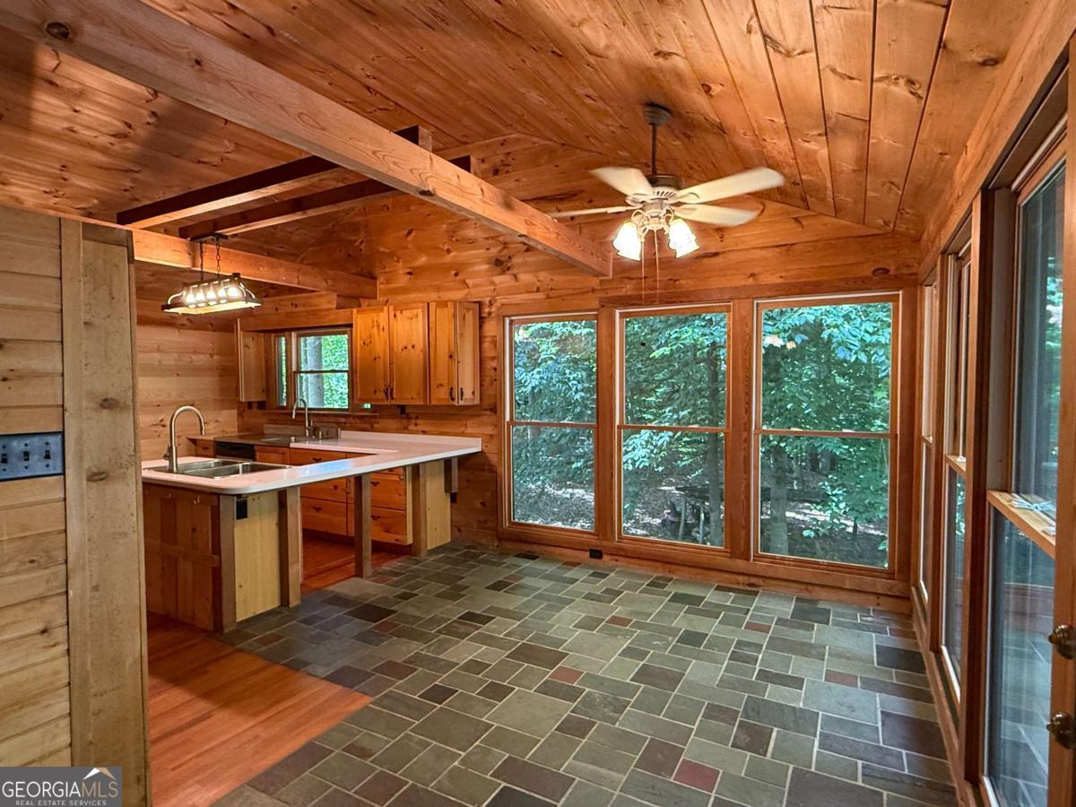 2405 Mountain Road Property Photo 8