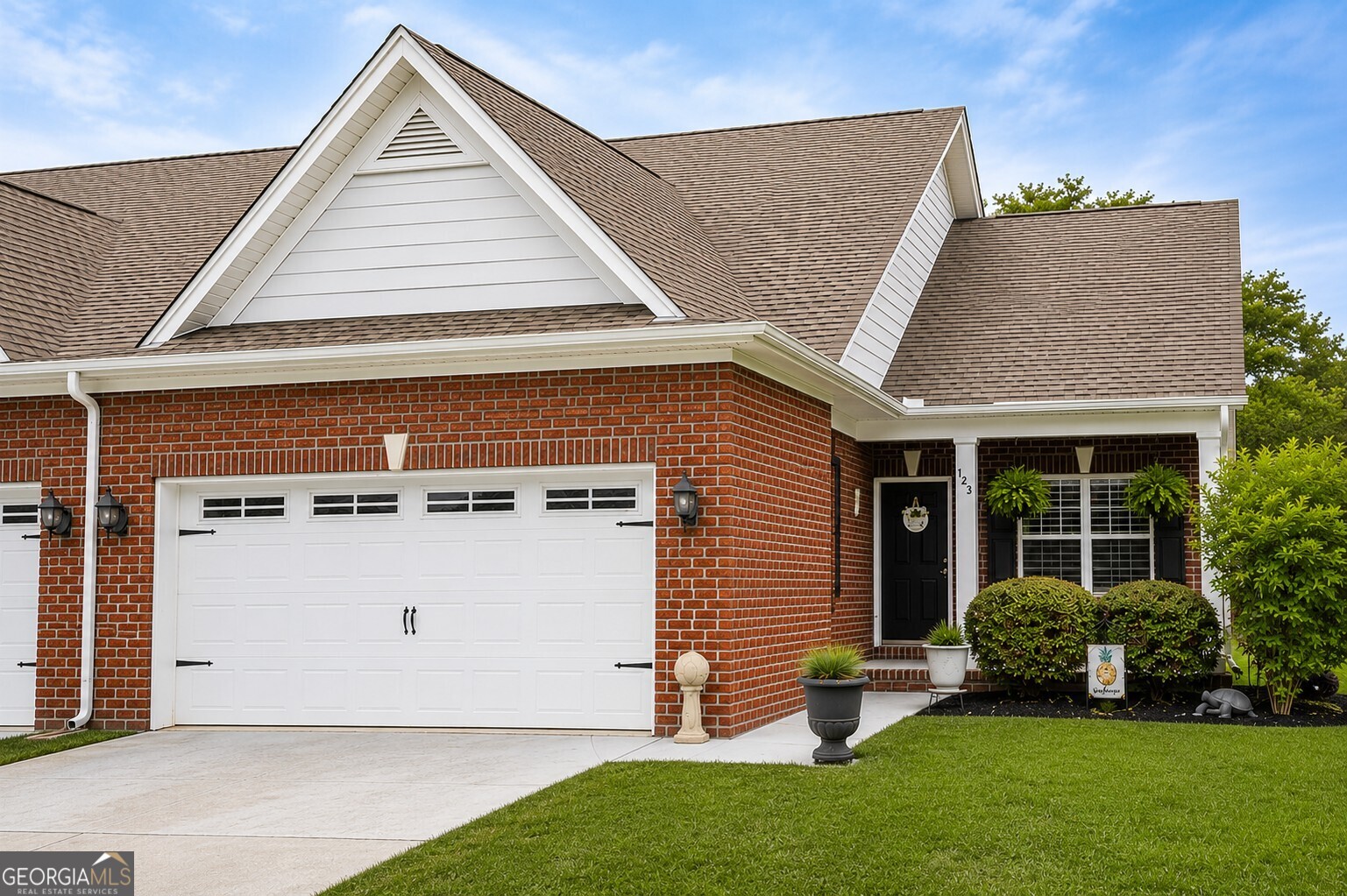 123 Regency Circle Property Photo 1