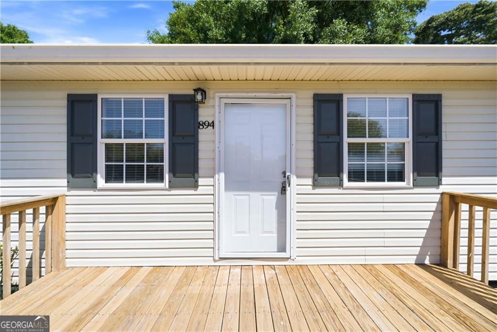894 Lakeview Drive Property Photo 3
