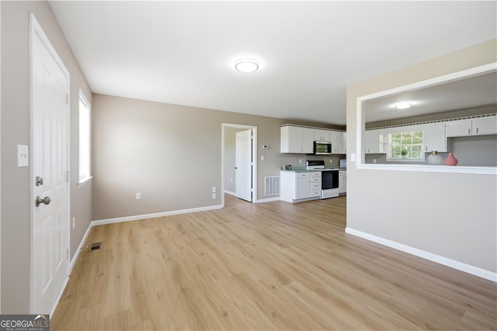 894 Lakeview Drive Property Photo 4