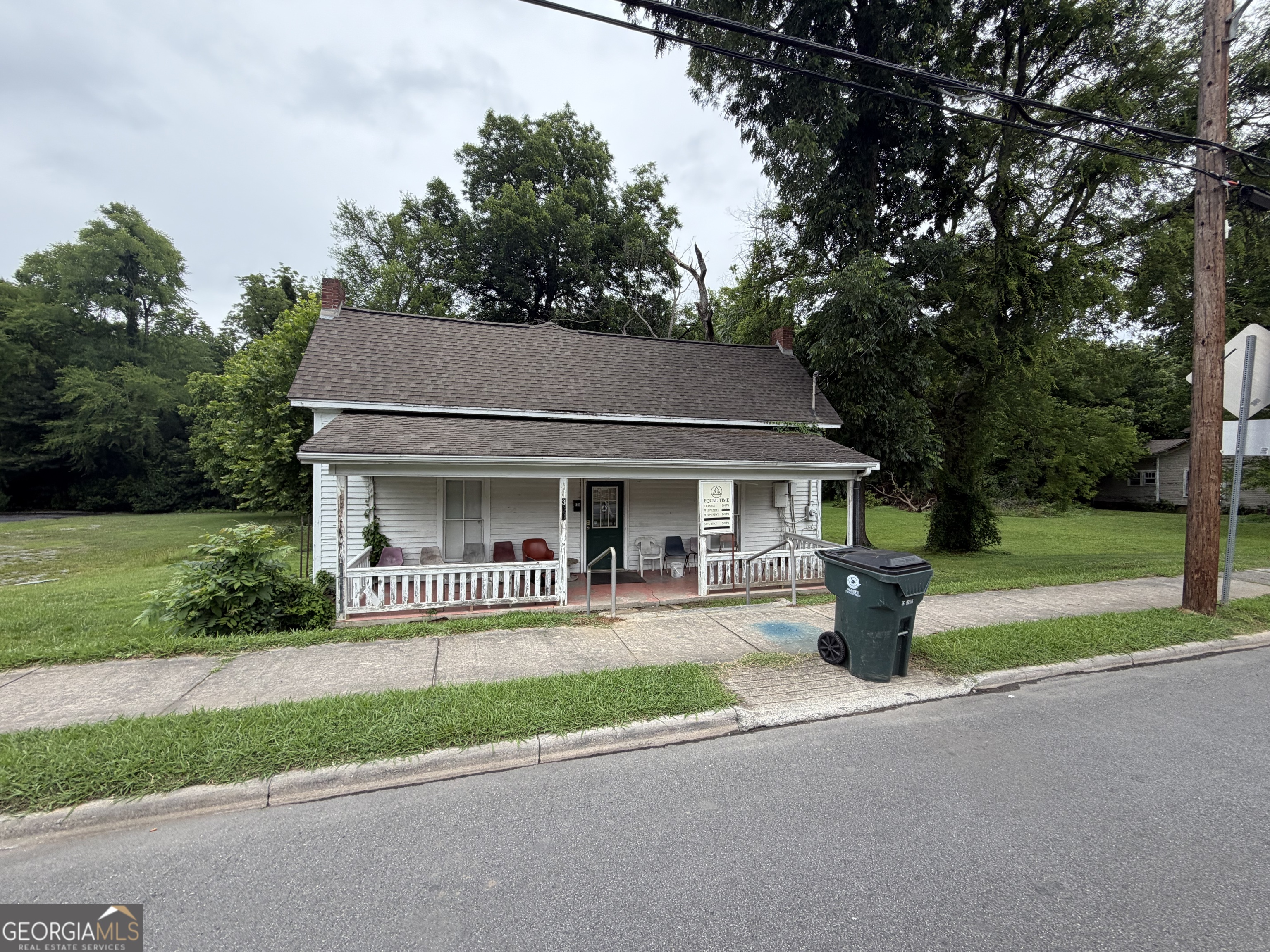 300 E Elm Street Property Photo 1