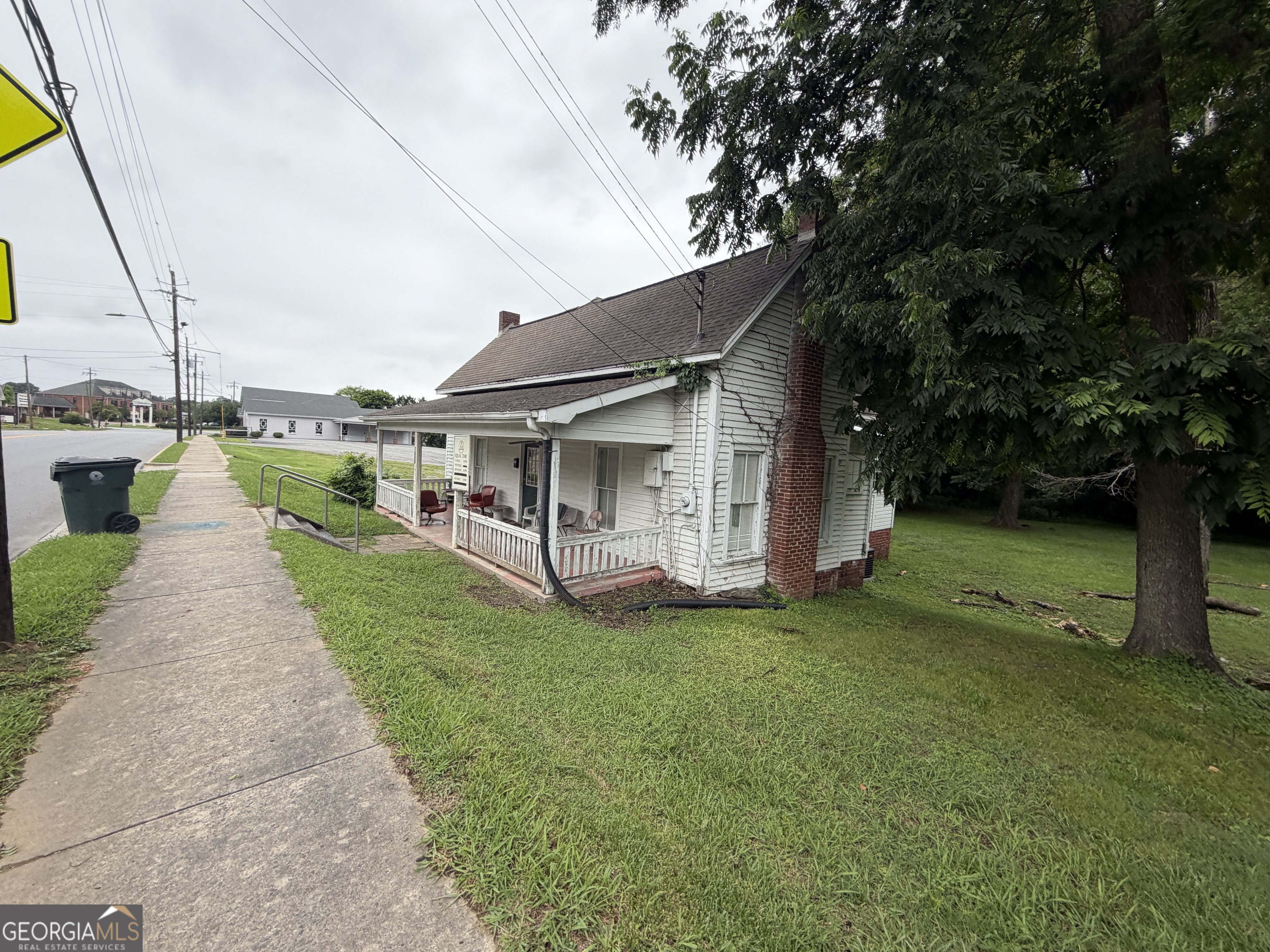 300 E Elm Street Property Photo 2