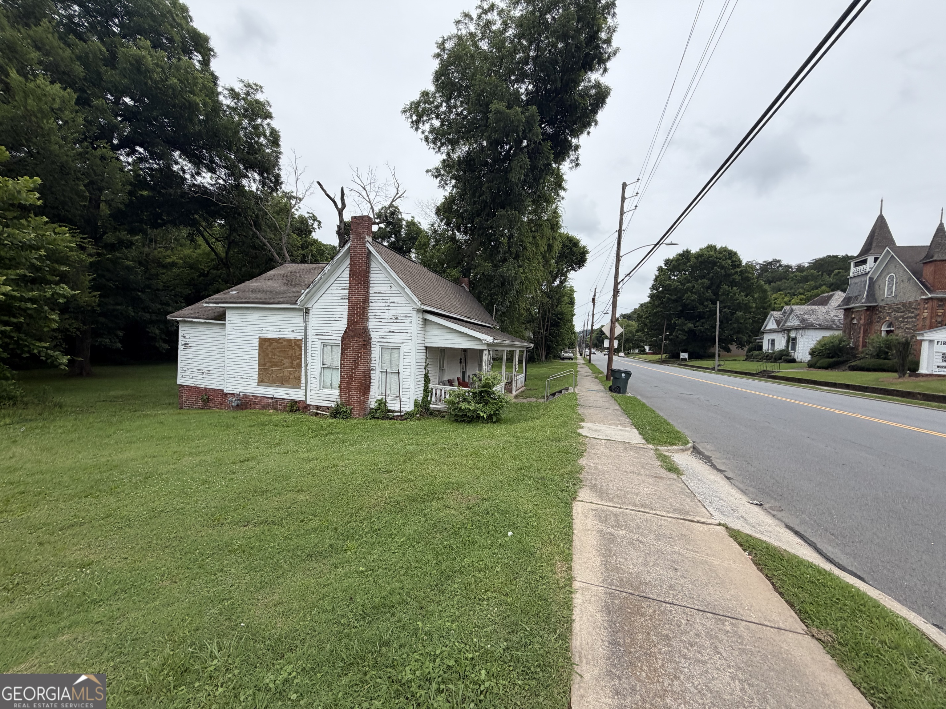 300 E Elm Street Property Photo 3