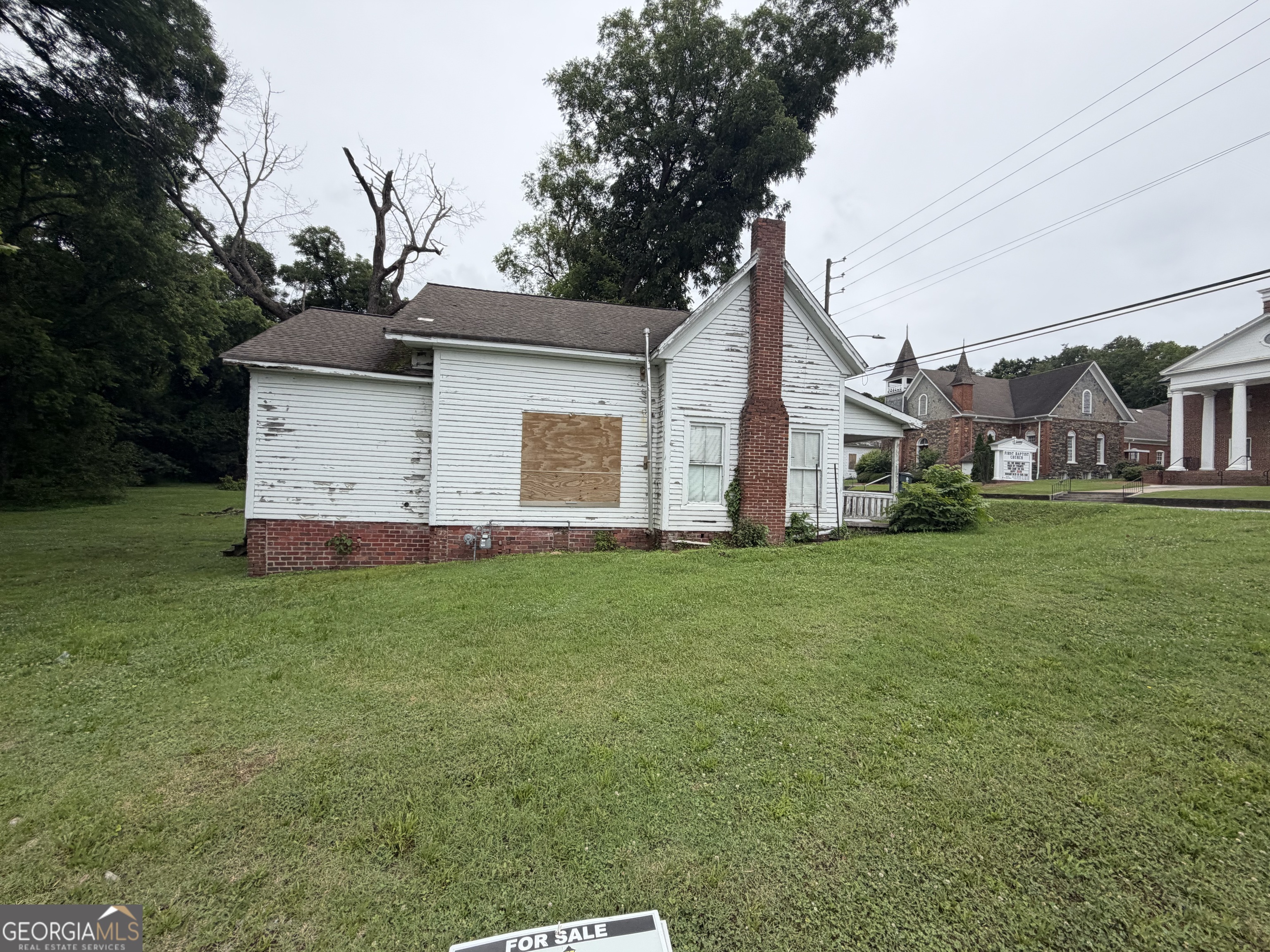 300 E Elm Street Property Photo 4