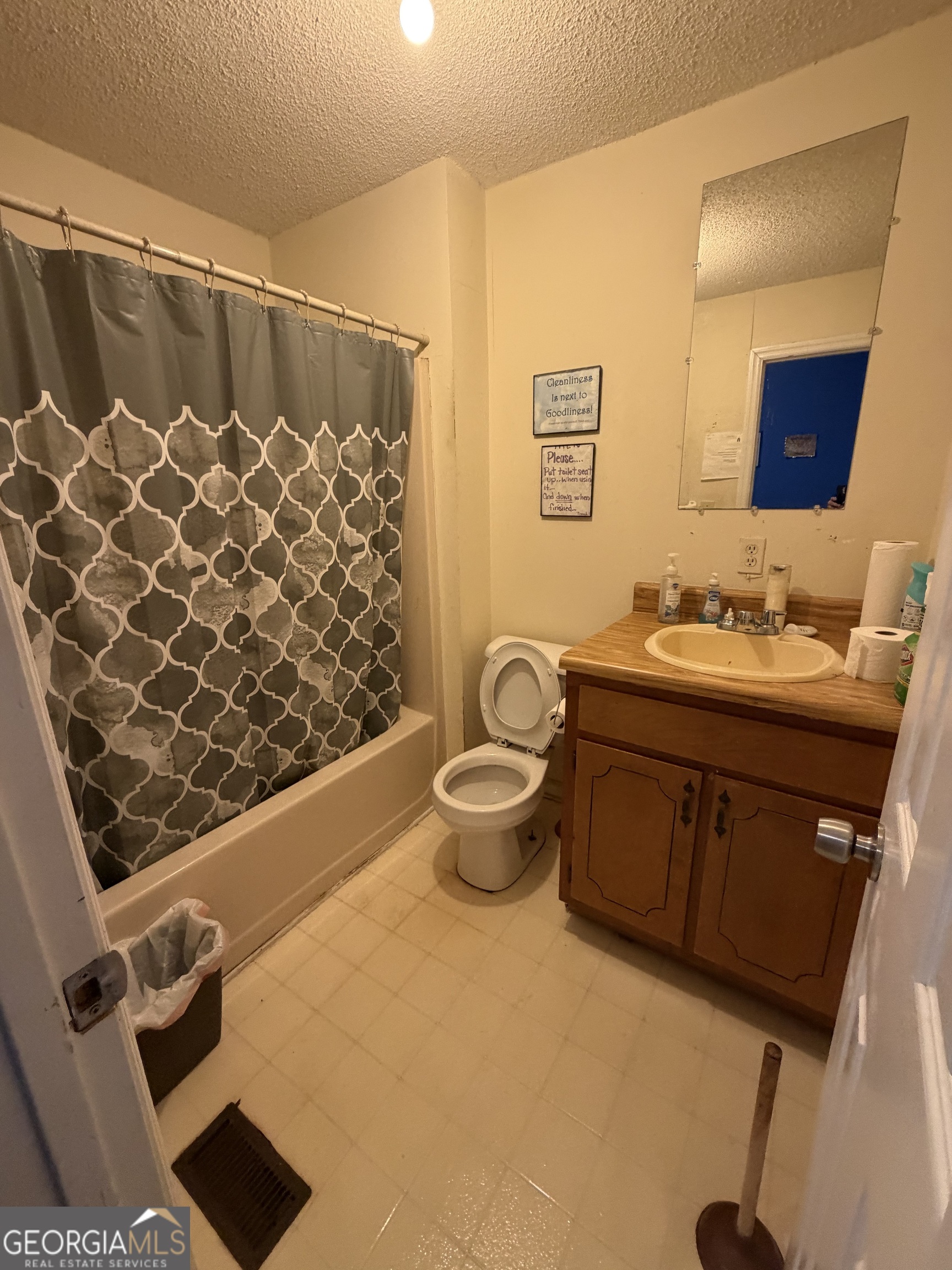 300 E Elm Street Property Photo 8