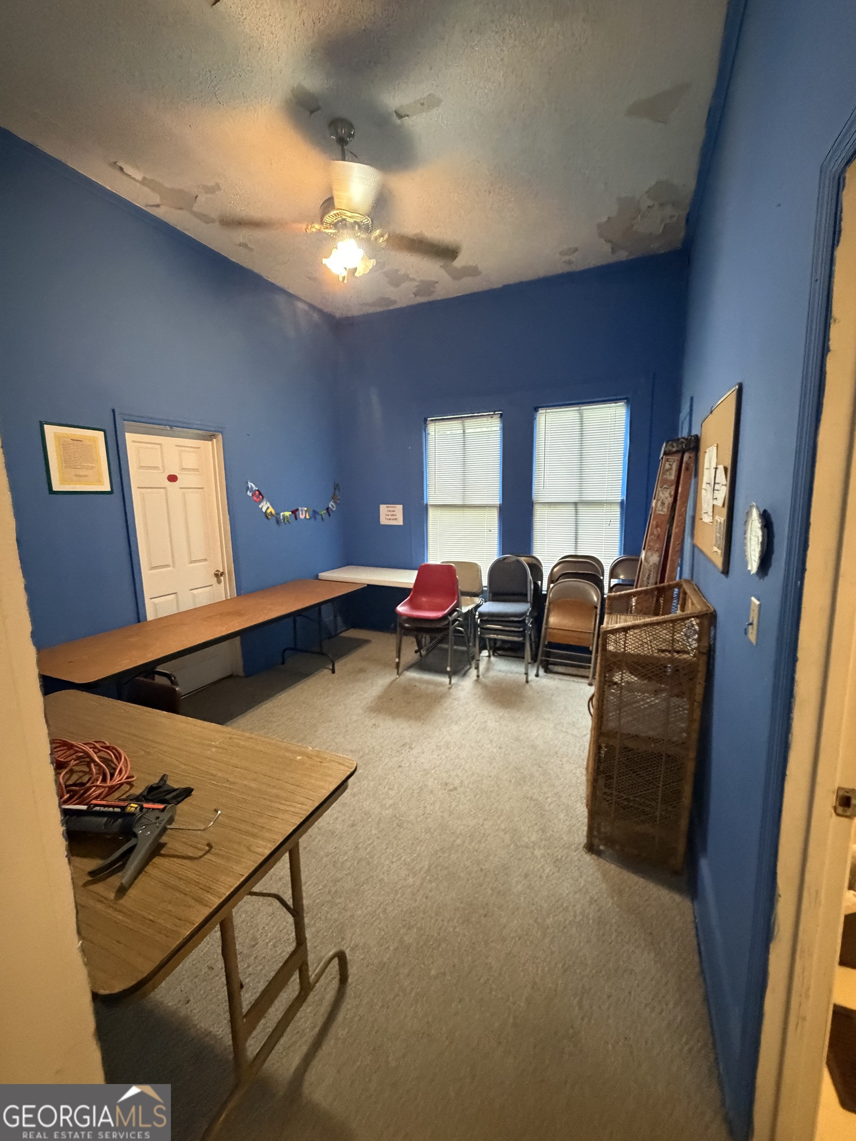 300 E Elm Street Property Photo 9