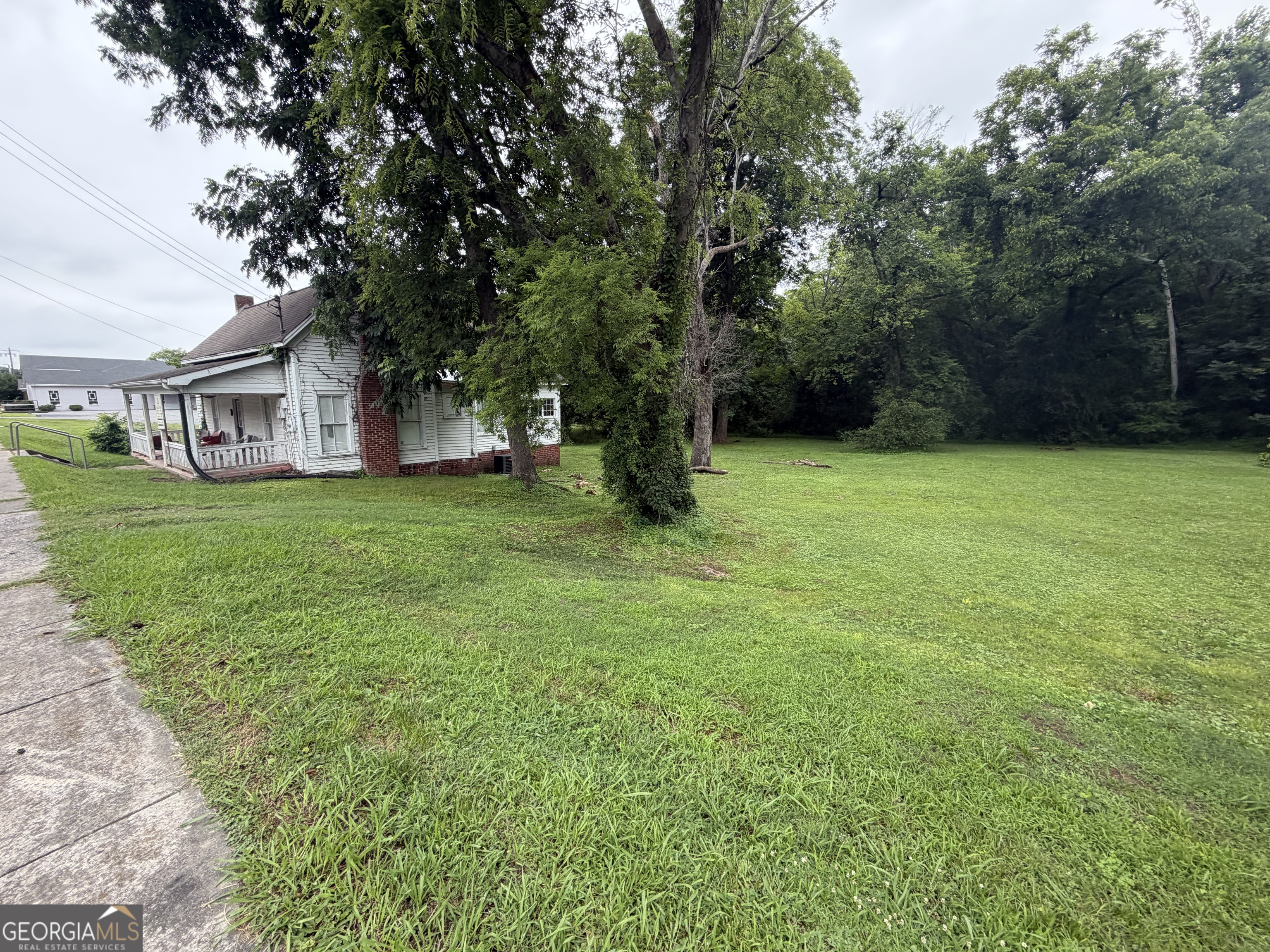 300 E Elm Street Property Photo 13