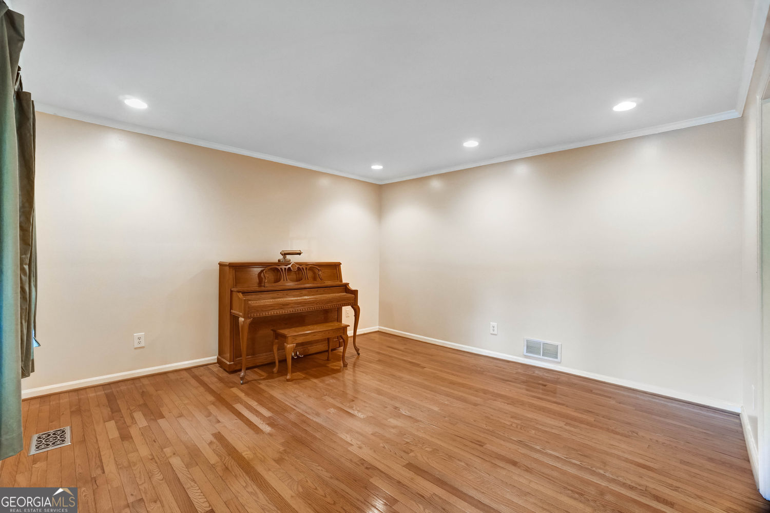 295 Oakmere Road Property Photo 7