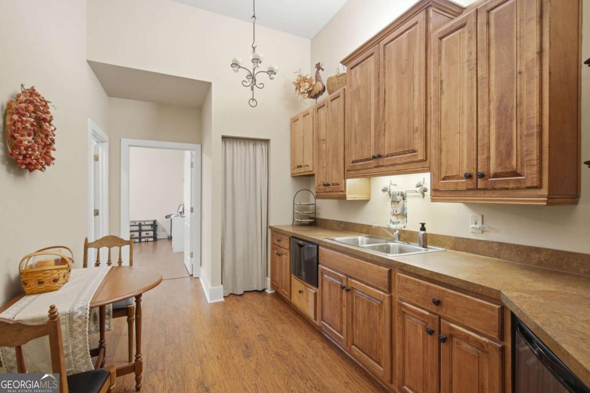 532 Cherokee Trail Property Photo 37
