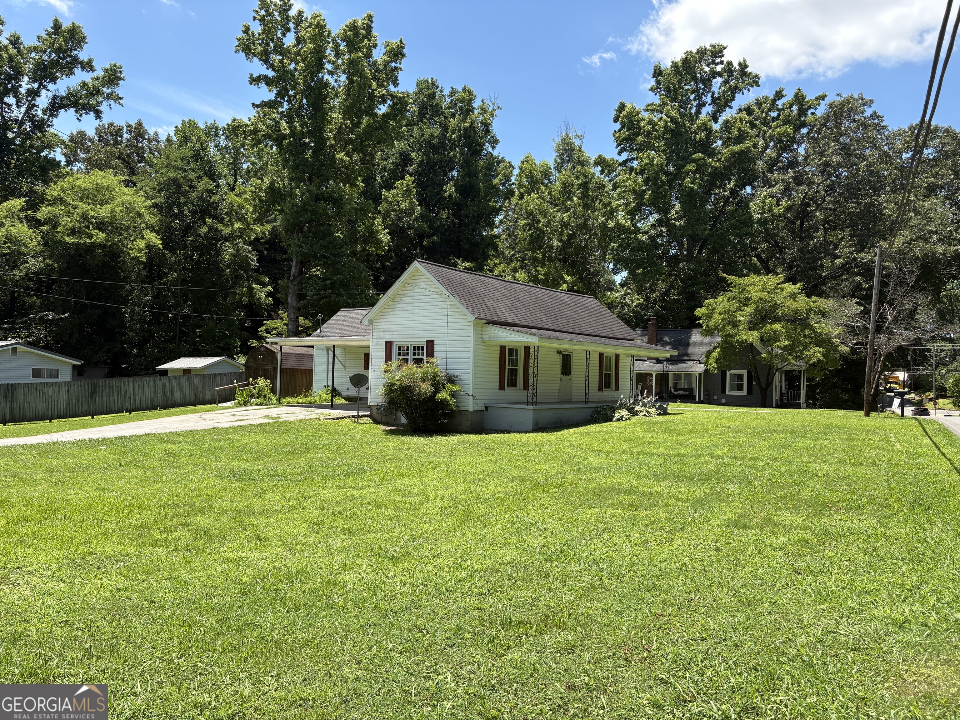 208 Warthen Street Property Photo 2