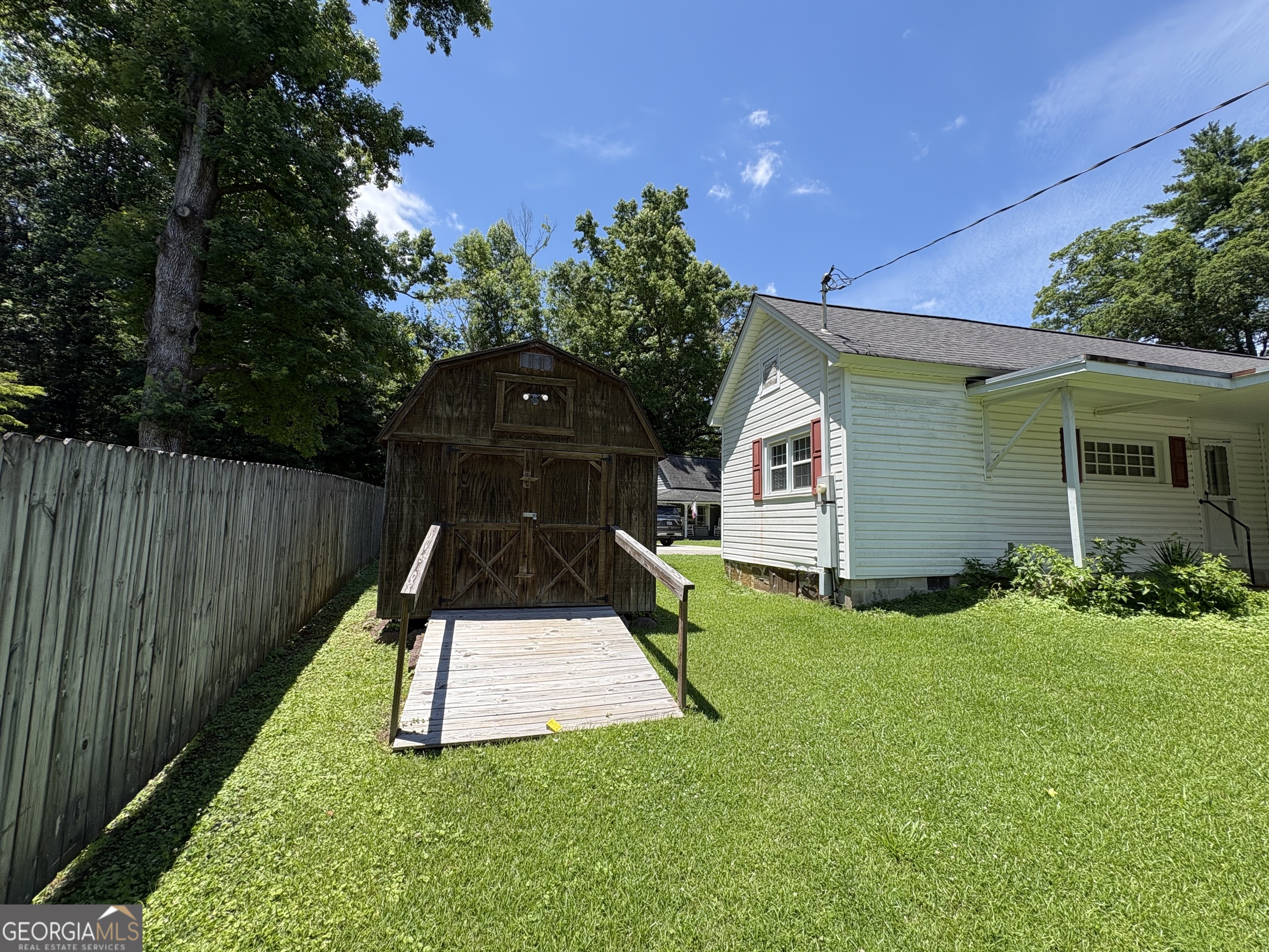 208 Warthen Street Property Photo 4