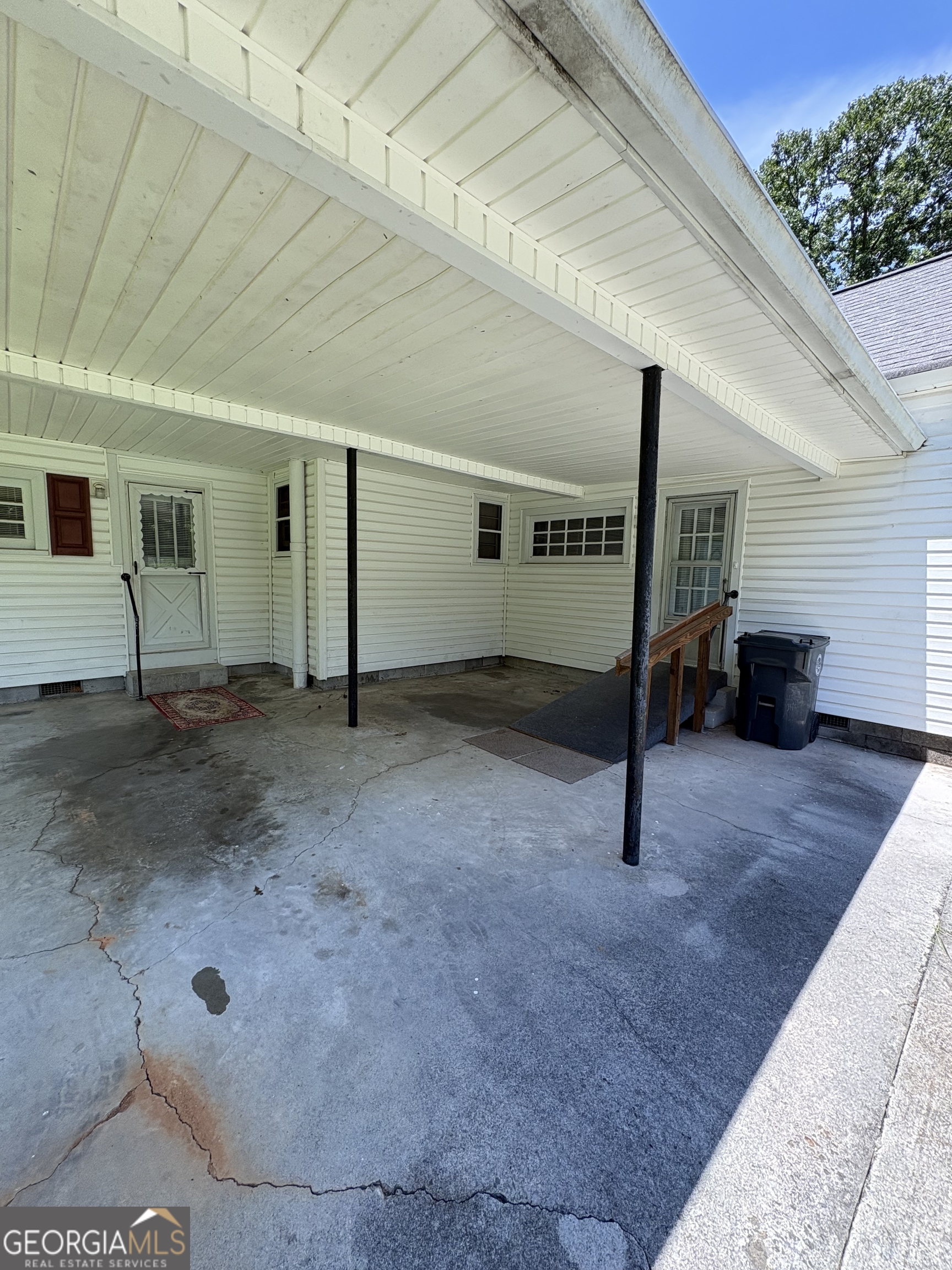 208 Warthen Street Property Photo 6