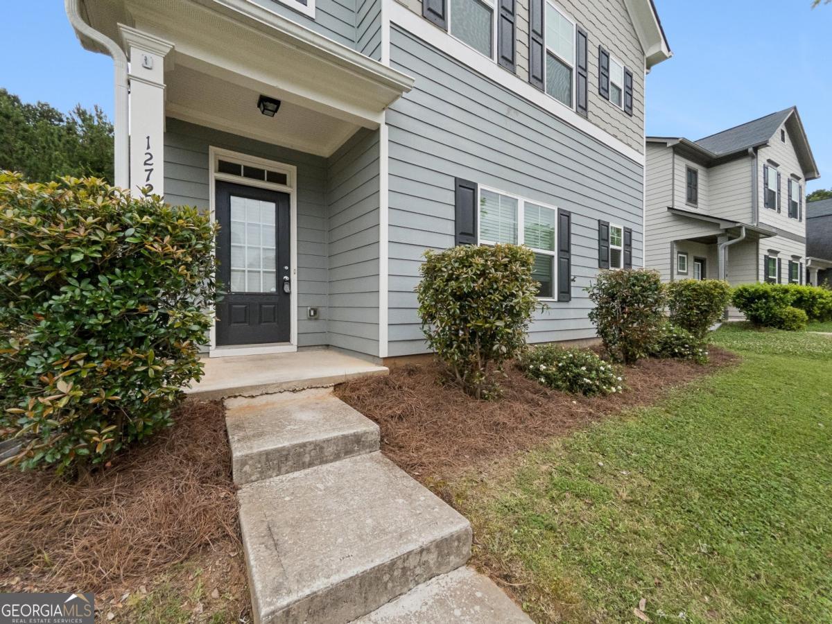 1272 Towne Square Court Property Photo 2