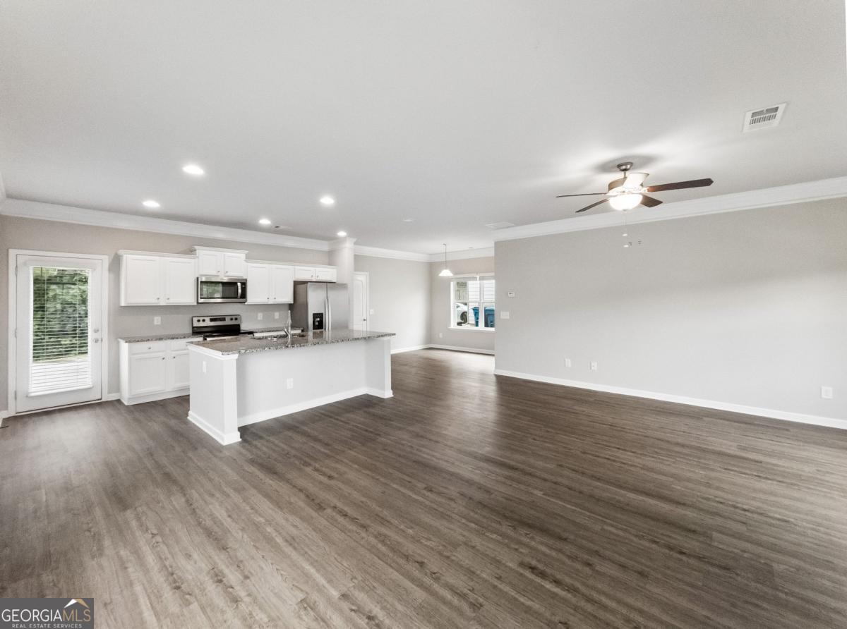 1272 Towne Square Court Property Photo 3