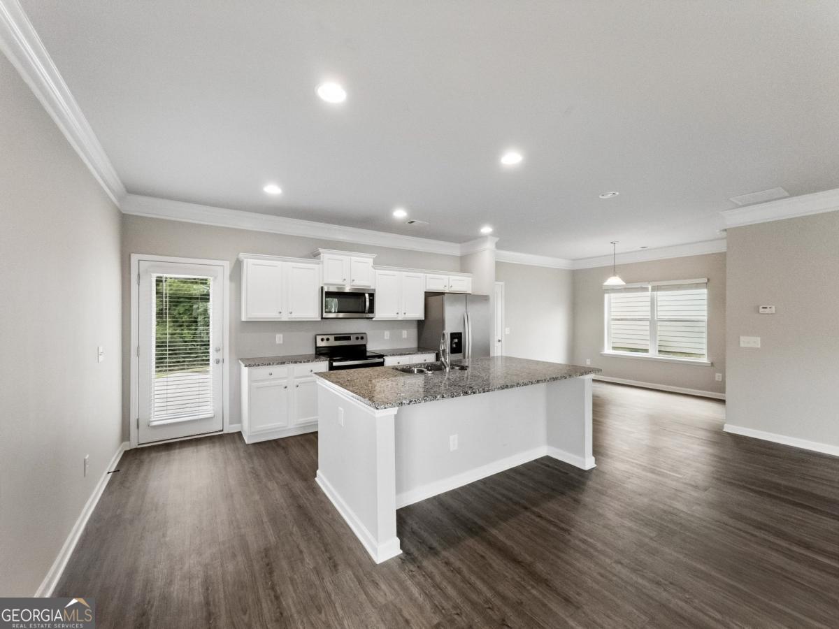 1272 Towne Square Court Property Photo 8