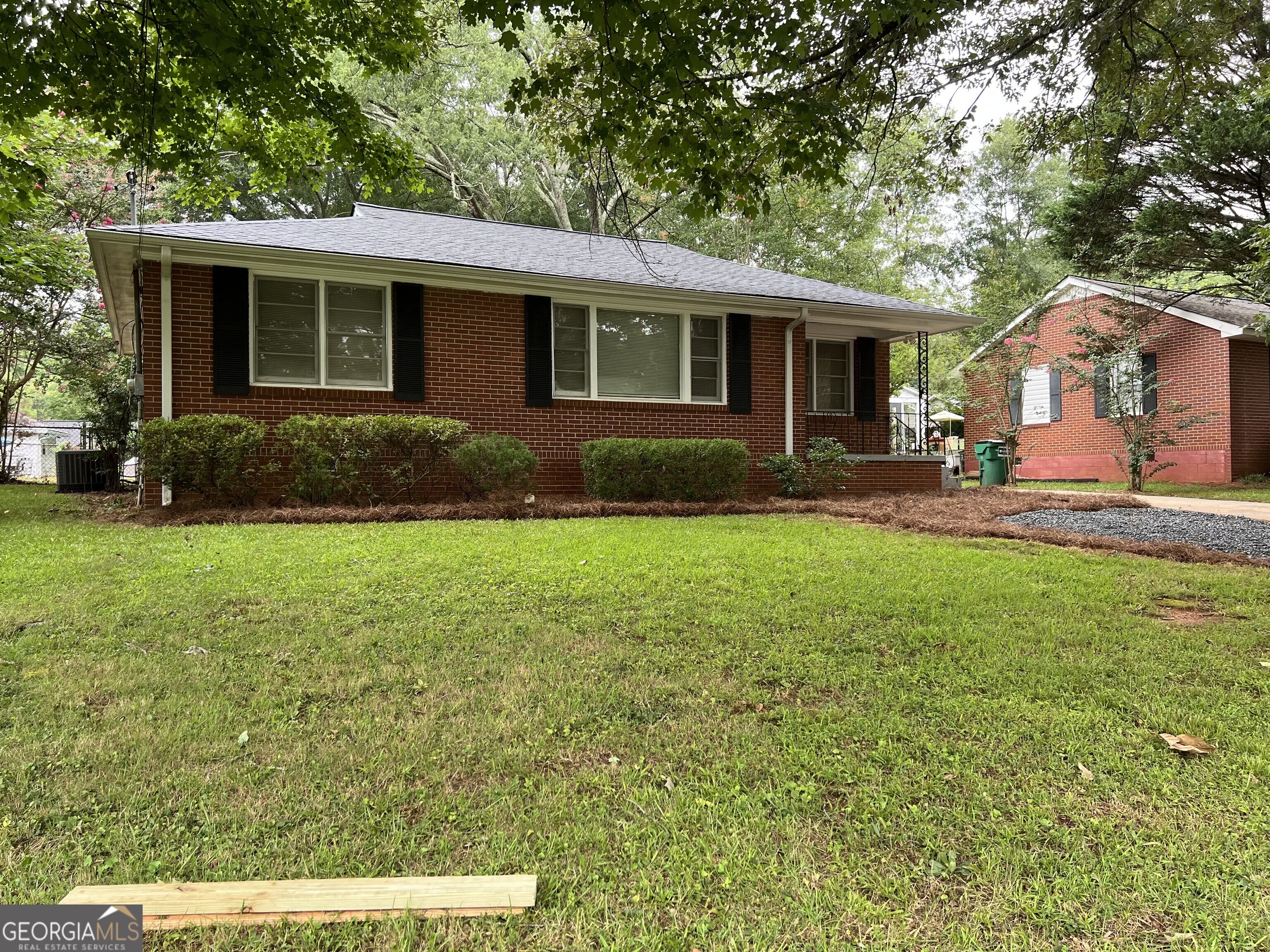 2174 Trailwood Drive SE Property Photo 1