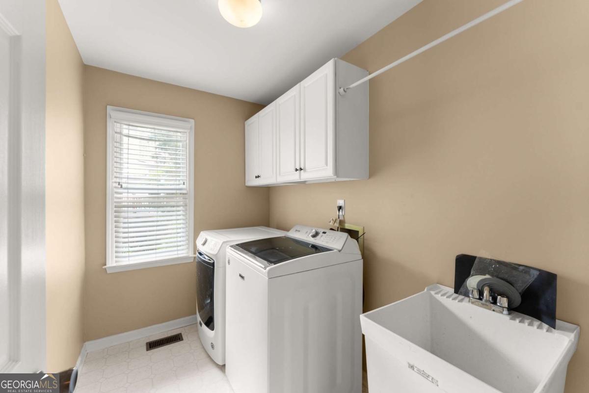 415 Fairford Lane Property Photo 20