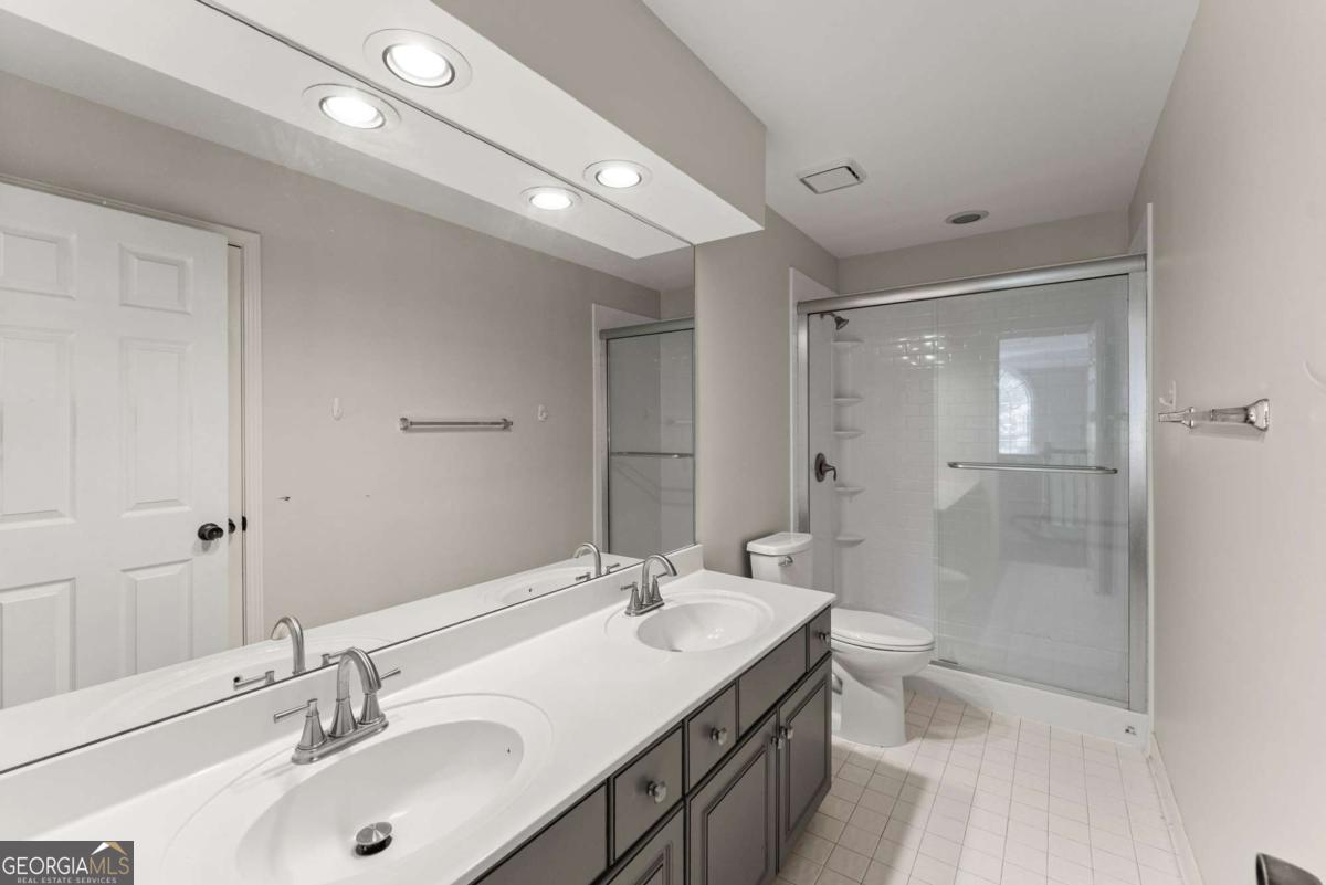 415 Fairford Lane Property Photo 28
