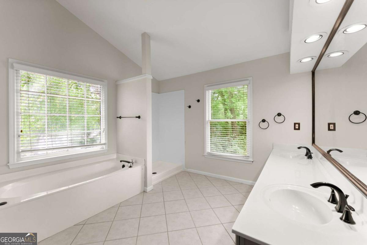 415 Fairford Lane Property Photo 33