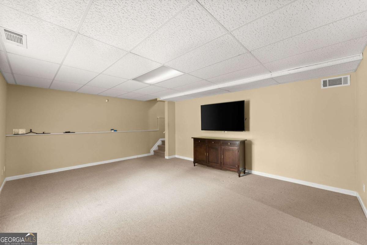415 Fairford Lane Property Photo 38