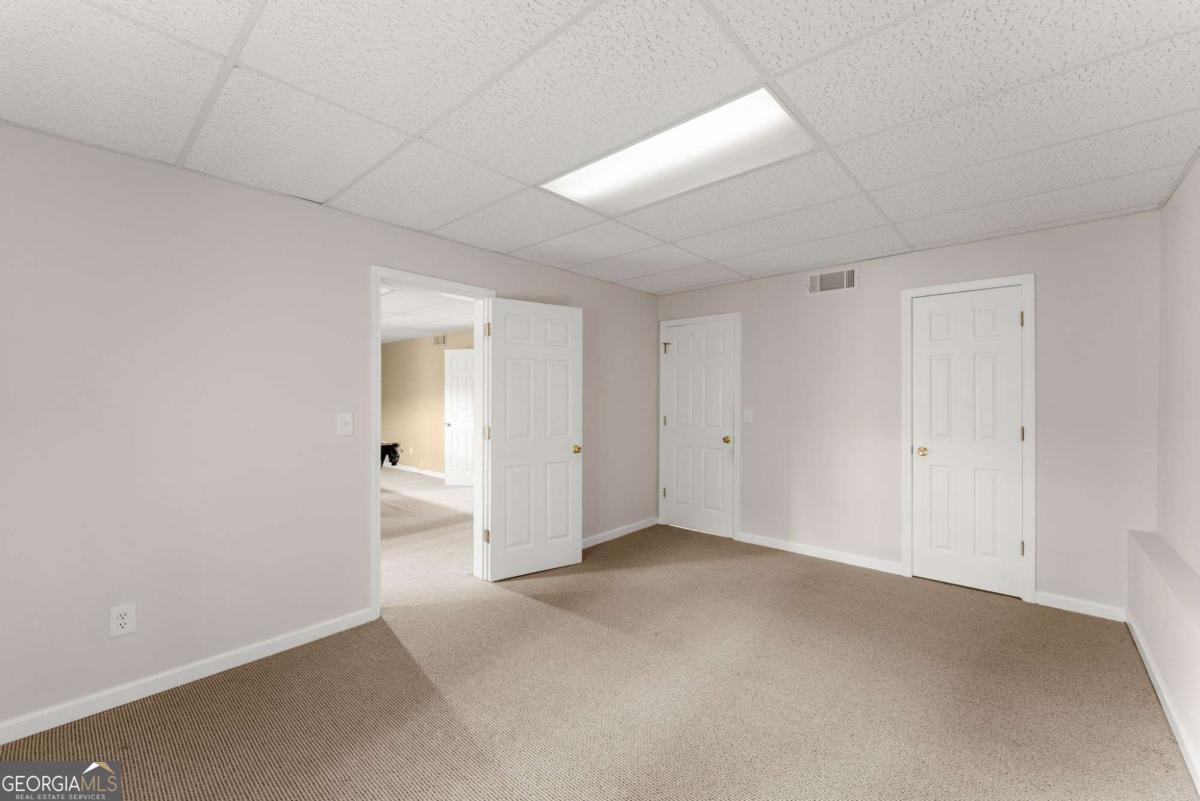 415 Fairford Lane Property Photo 42