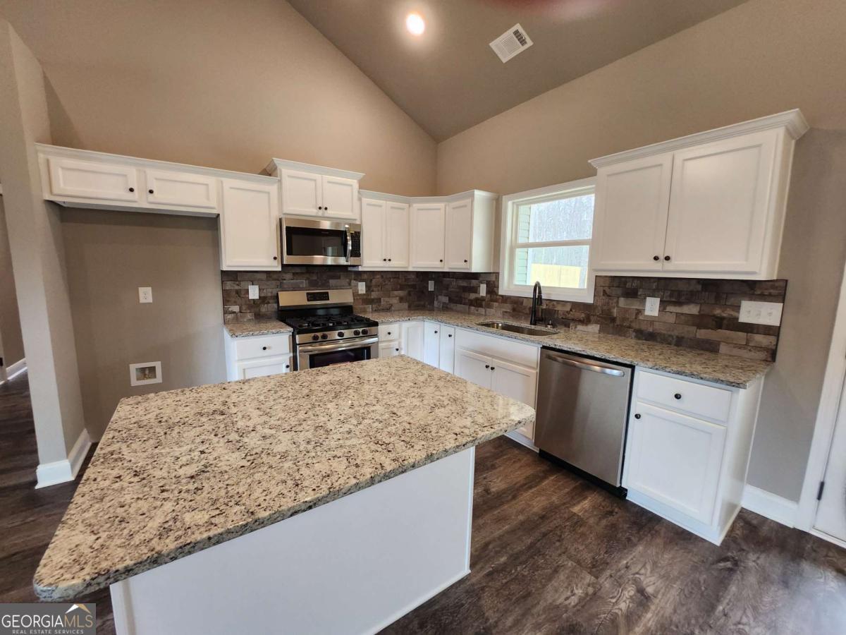 2205 Shady Grove Road Property Photo 5
