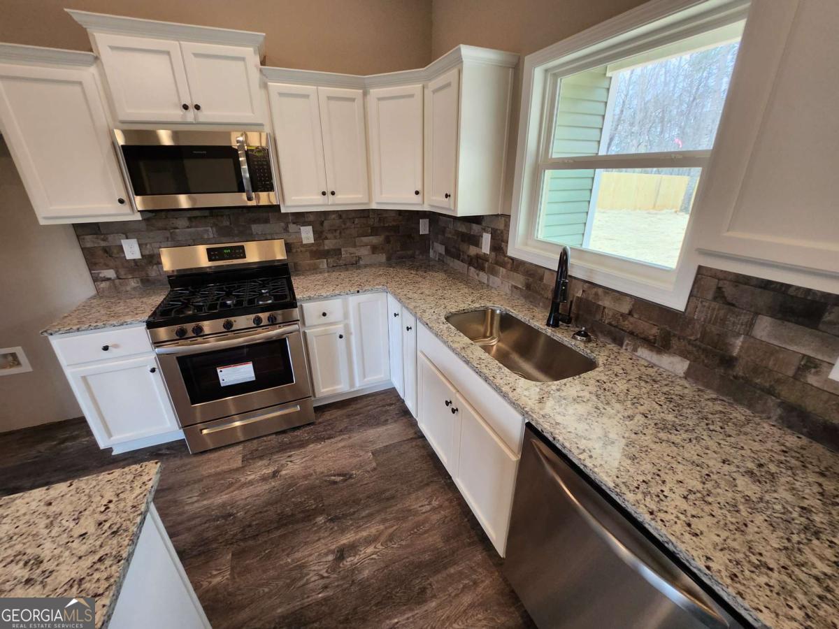 2205 Shady Grove Road Property Photo 6