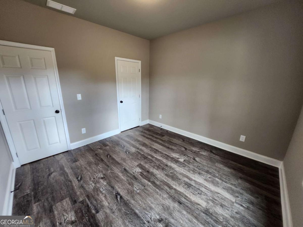 2205 Shady Grove Road Property Photo 9