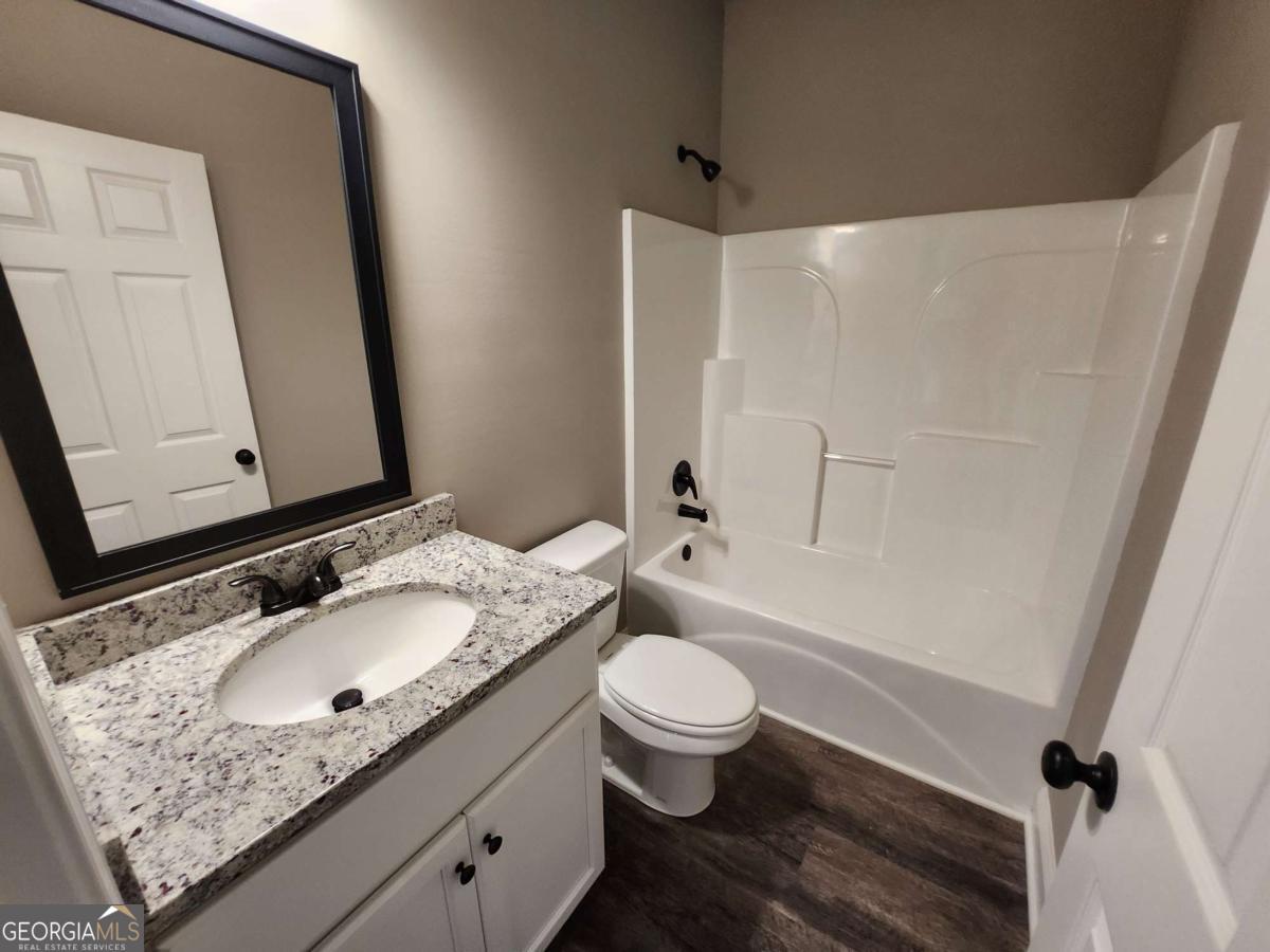 2205 Shady Grove Road Property Photo 11