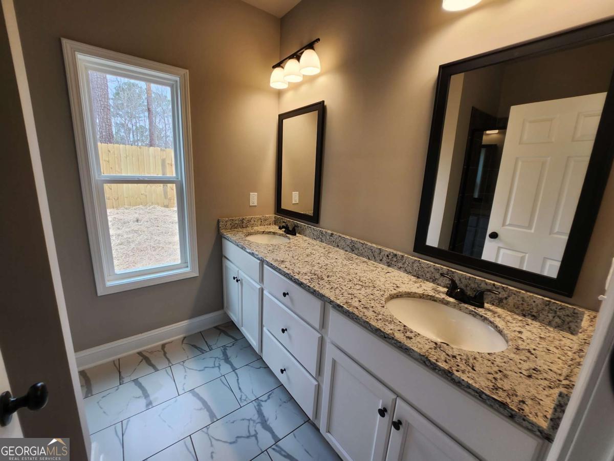 2205 Shady Grove Road Property Photo 14