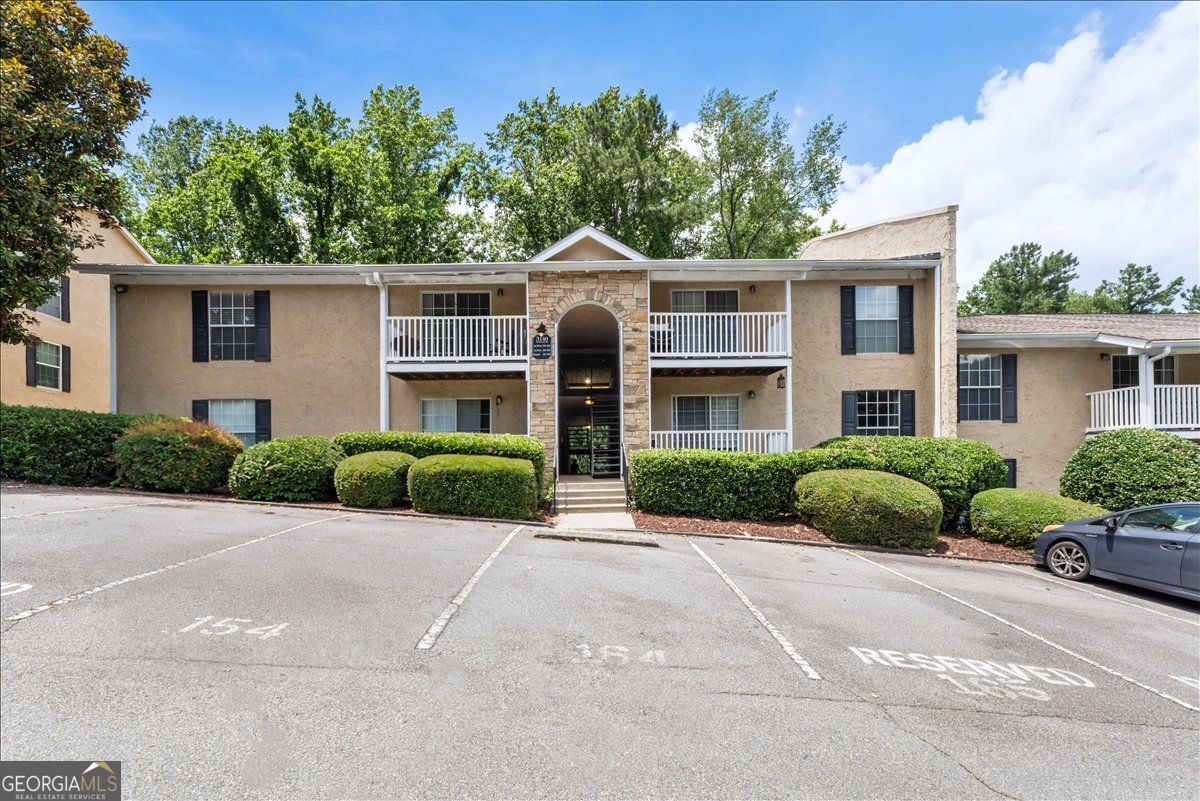 3140 Seven Pines Court # 102 Property Photo 2